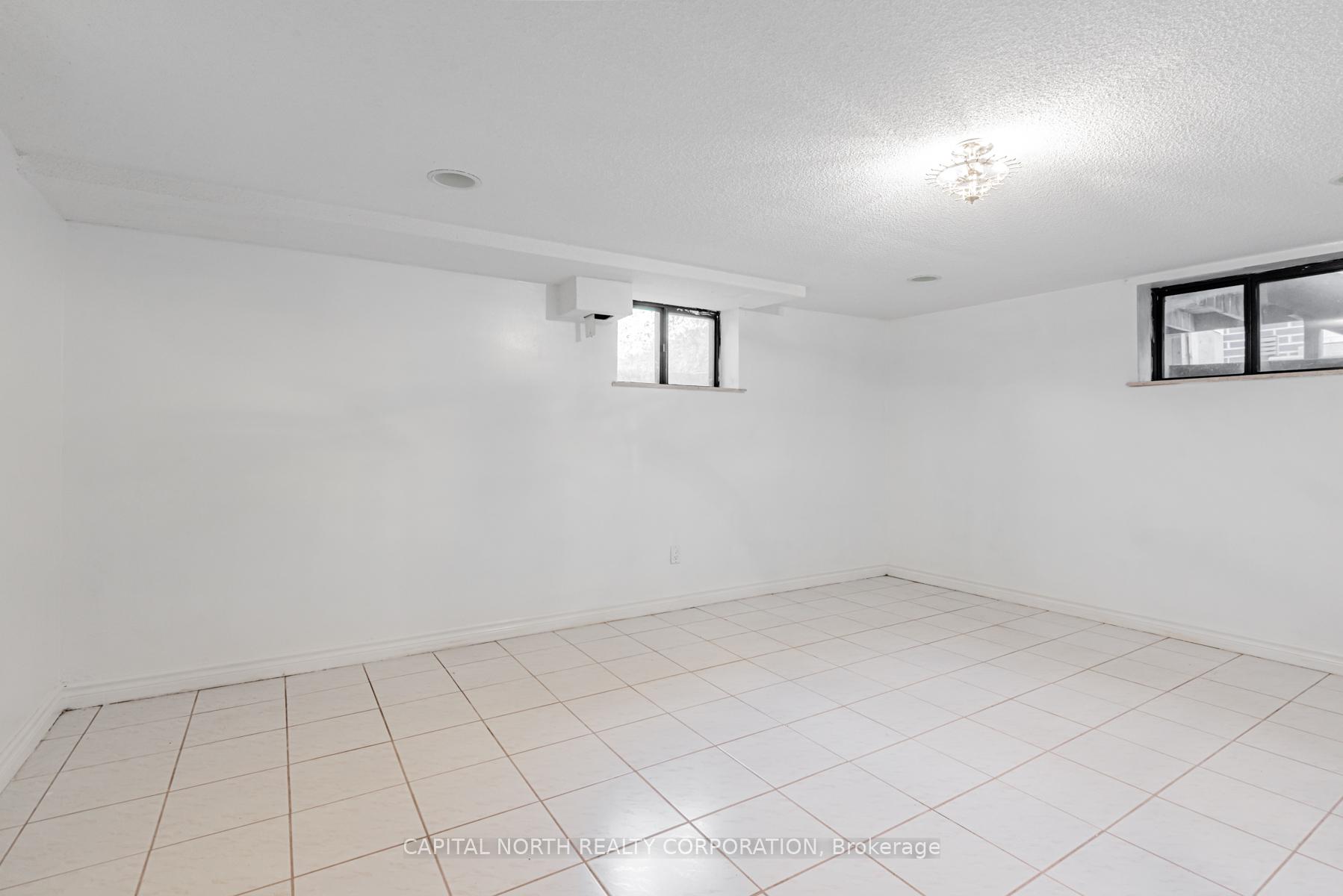 Photo 40 of 154 Ranee Avenue, Toronto, Englemount-Lawrence — HOMEH