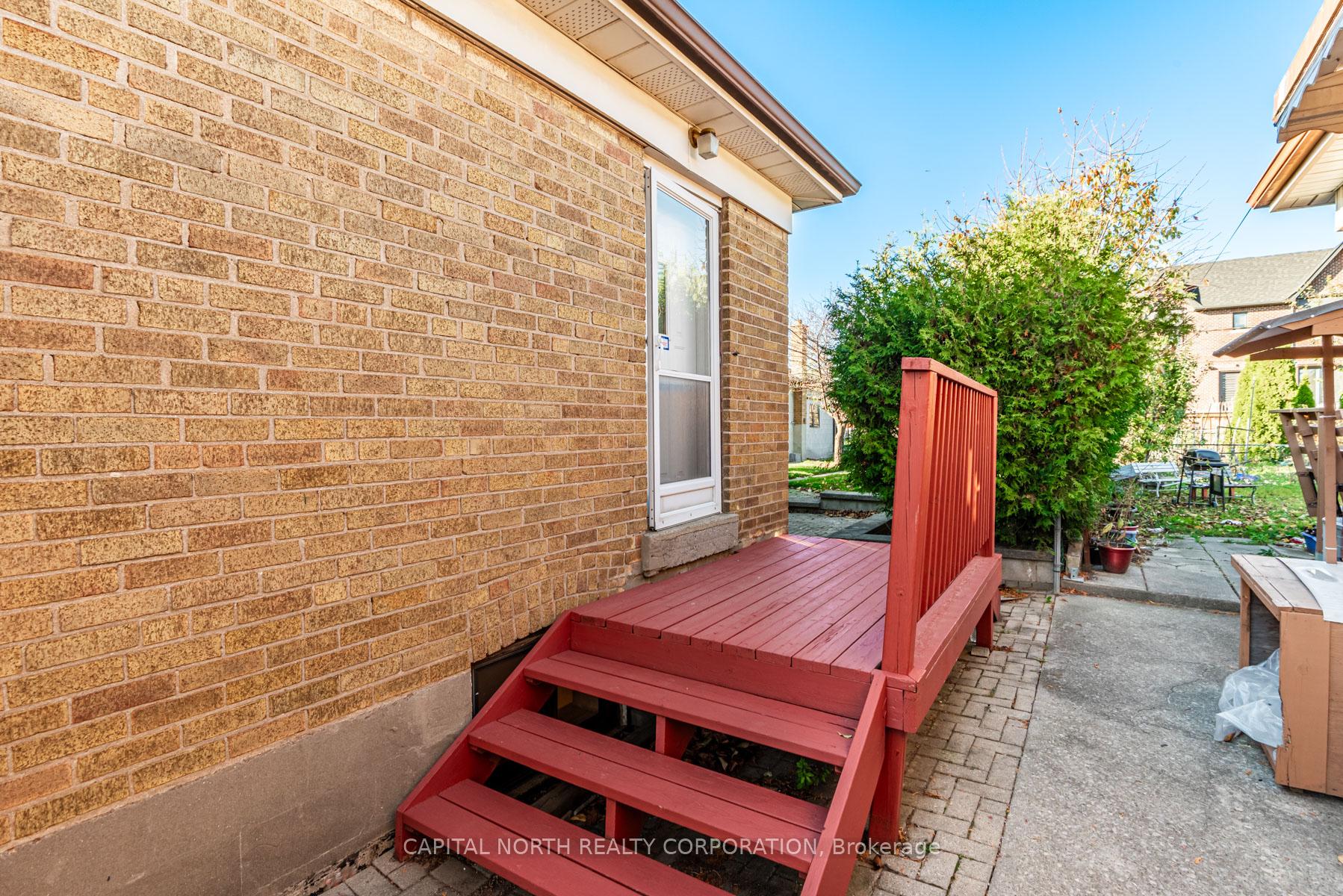 Photo 31 of 154 Ranee Avenue, Toronto, Englemount-Lawrence — HOMEH