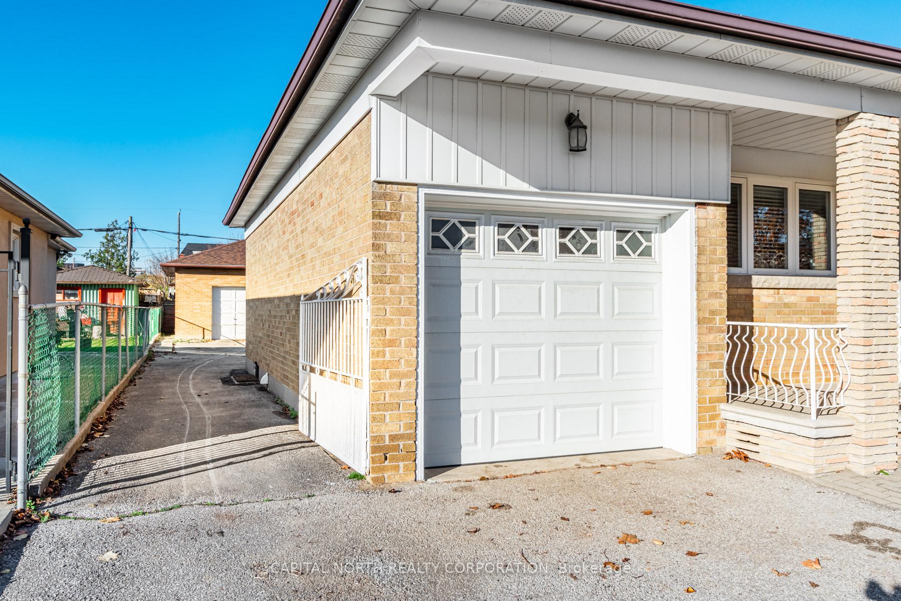 Photo 35 of 154 Ranee Avenue, Toronto, Englemount-Lawrence — HOMEH