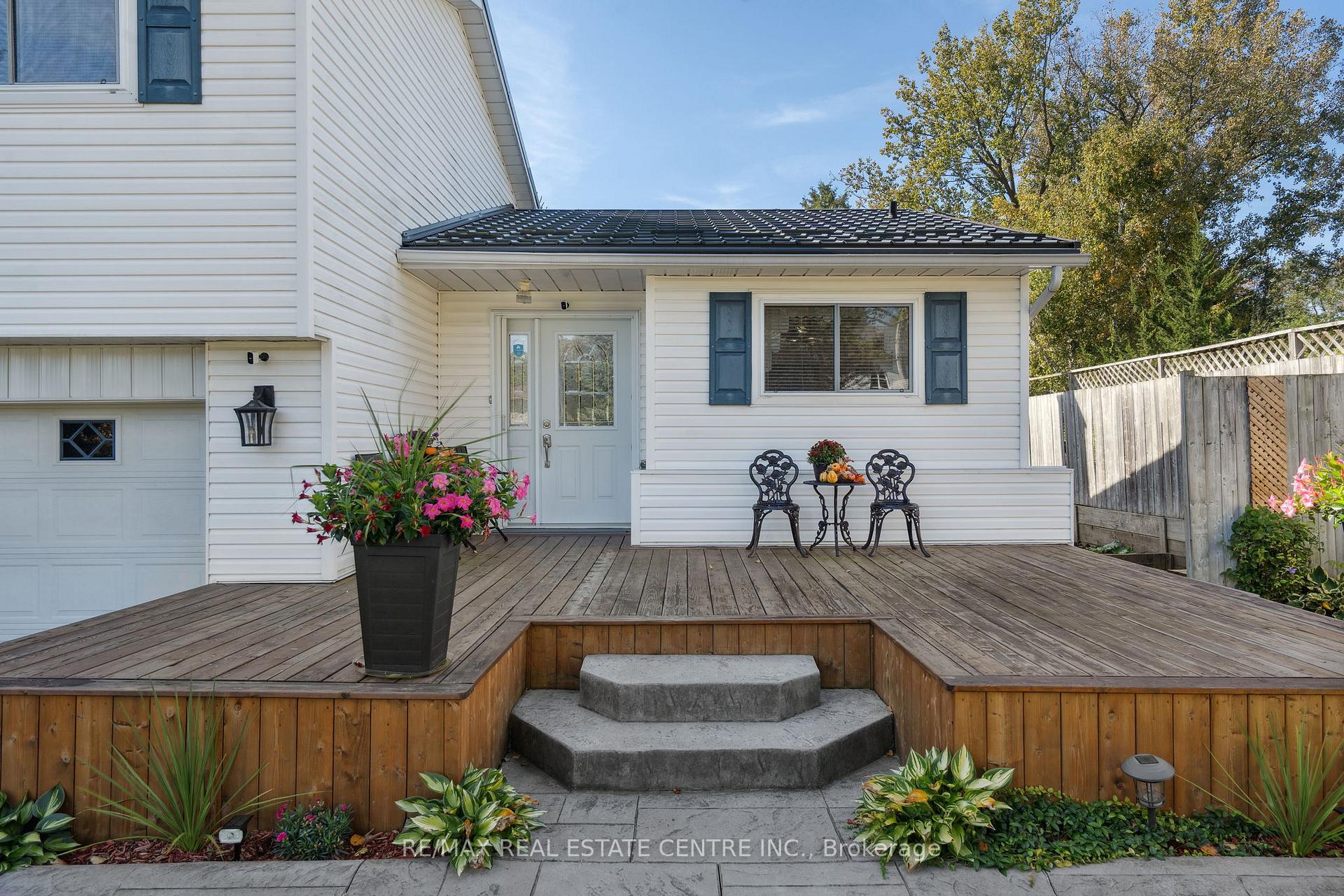Photo 10 of 71 Richmond Street, Caledon, Mono Mills — HOMEH