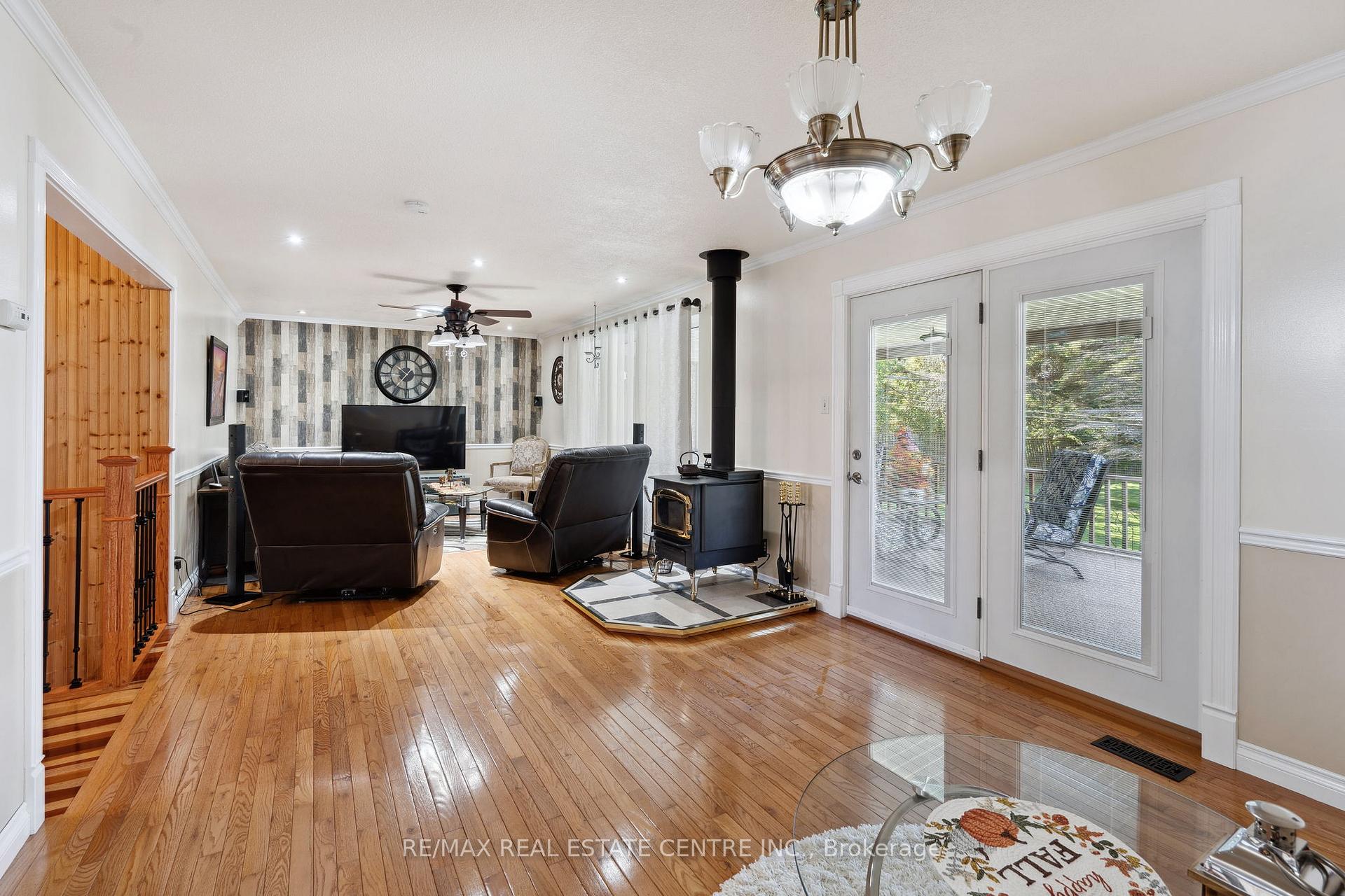 Photo 3 of 71 Richmond Street, Caledon, Mono Mills — HOMEH