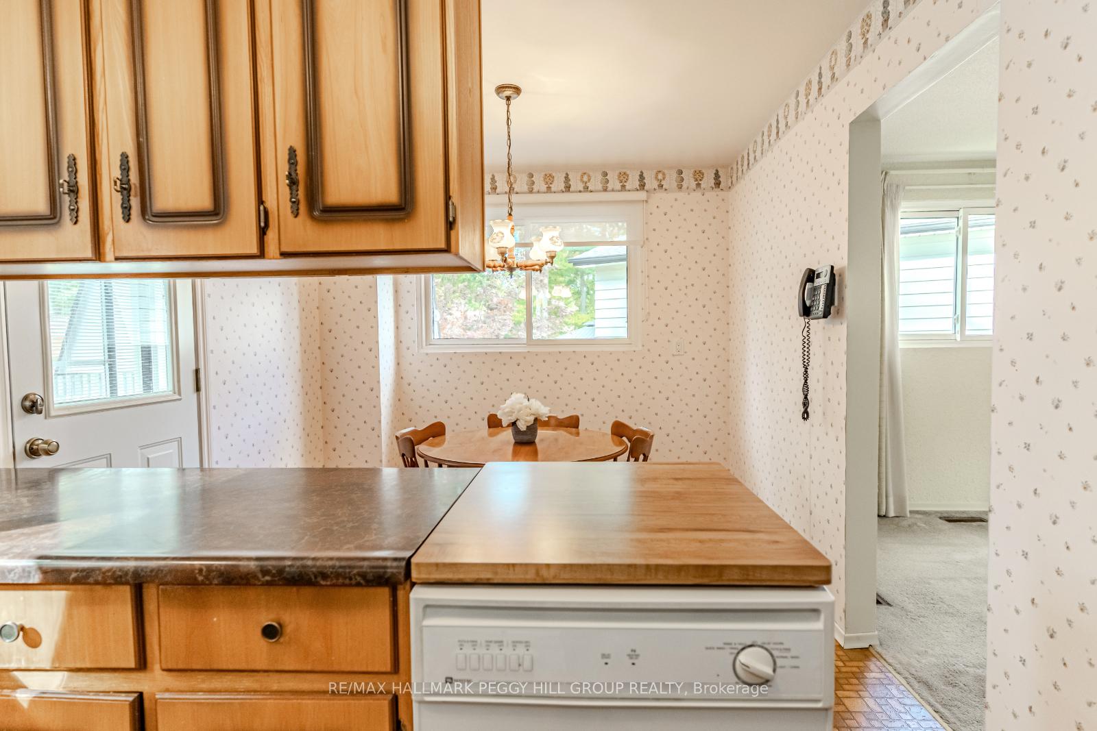 Photo 11 of 7 Aldergrove Circle, Barrie, Cundles East — HOMEH