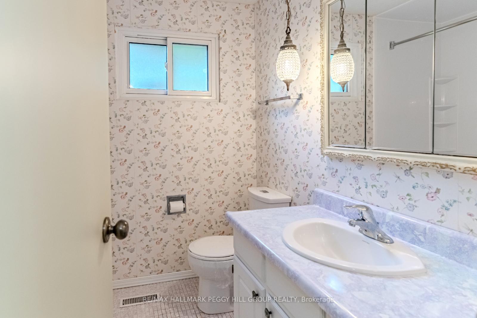 Photo 16 of 7 Aldergrove Circle, Barrie, Cundles East — HOMEH