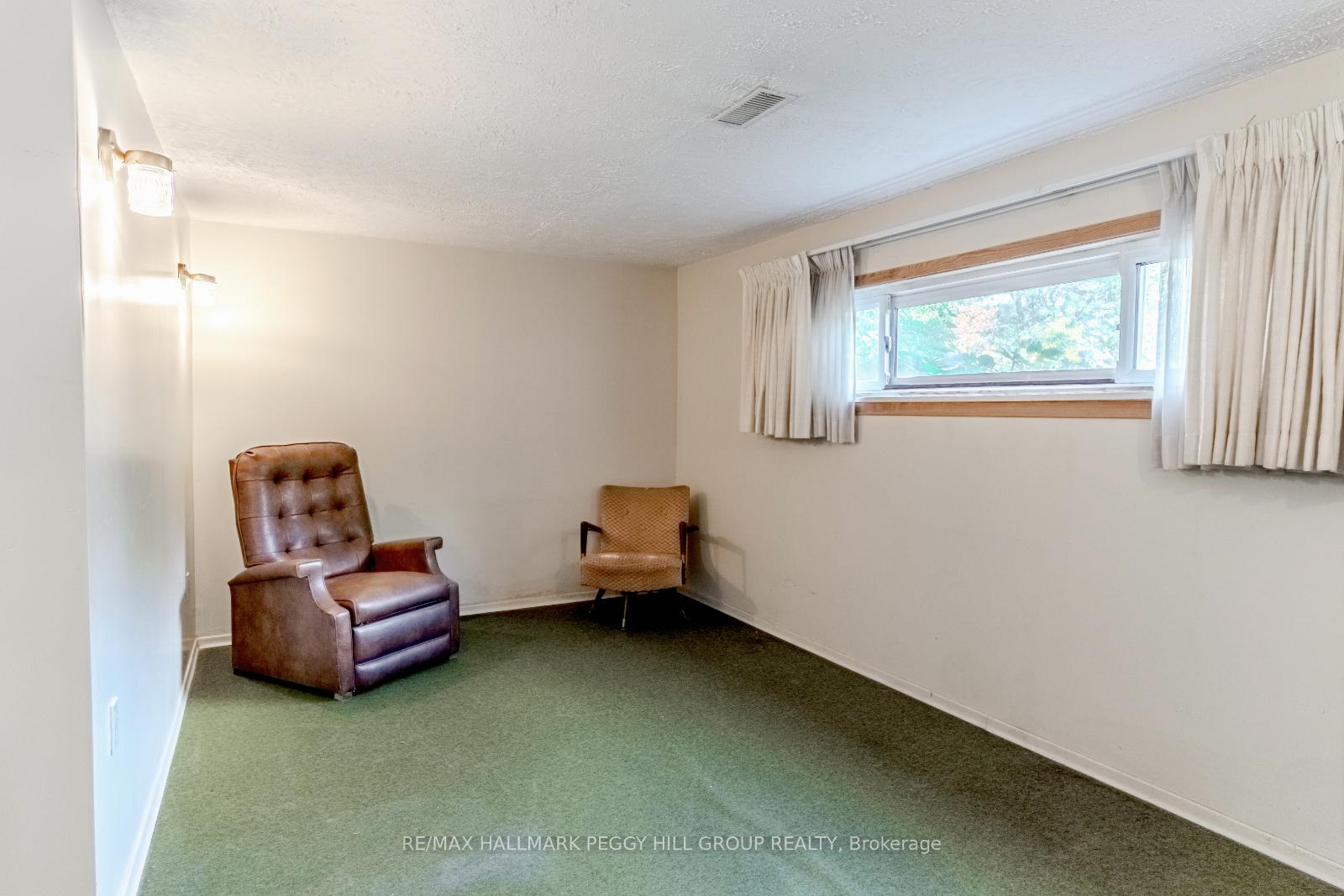 Photo 13 of 7 Aldergrove Circle, Barrie, Cundles East — HOMEH