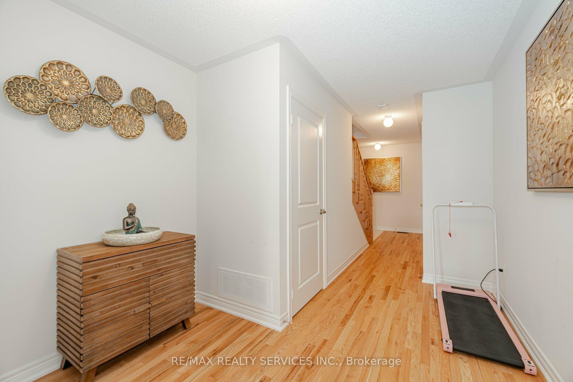 Photo 6 of 8 Haymarket Drive, Brampton, Northwest Brampton — HOMEH