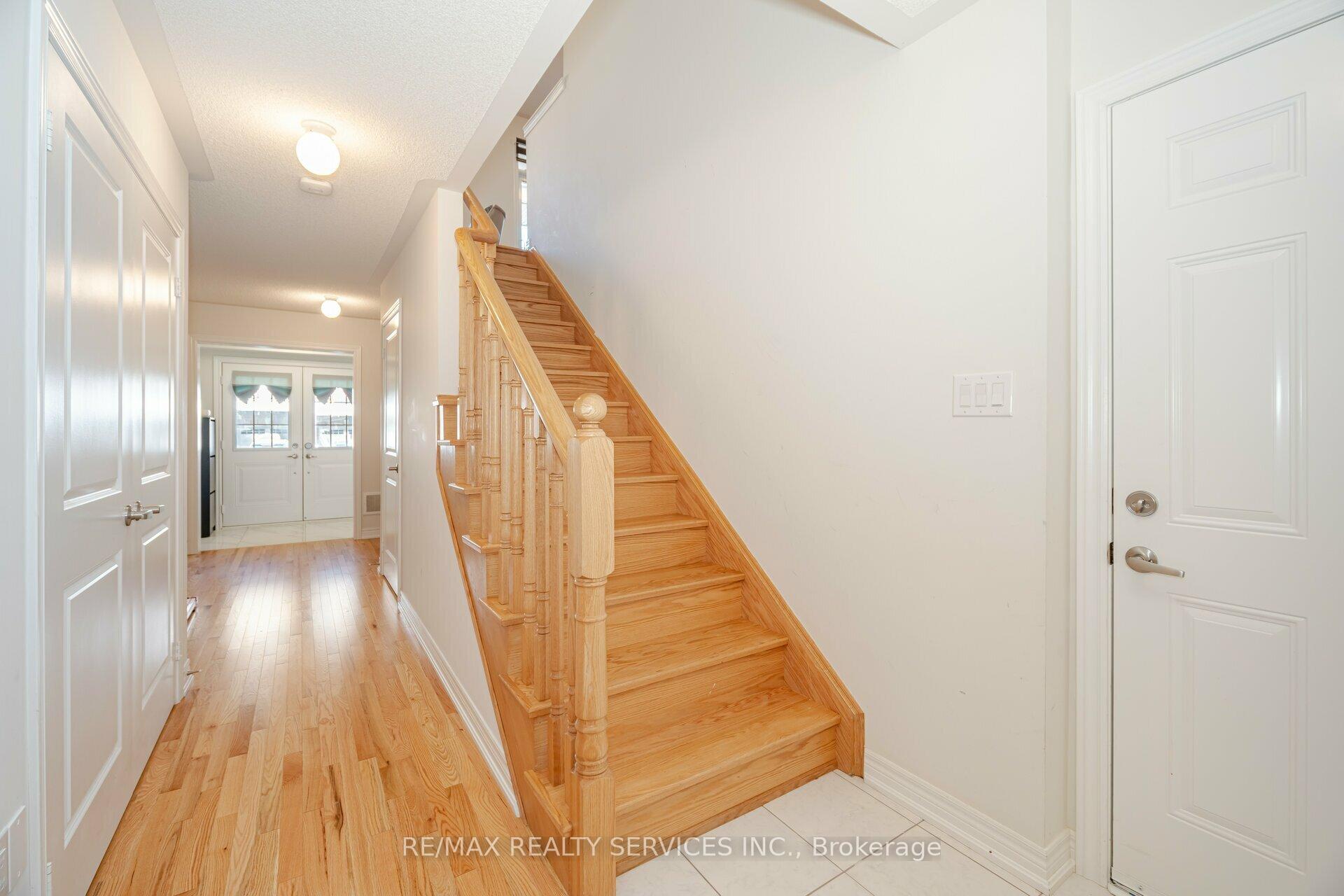 Photo 2 of 8 Haymarket Drive, Brampton, Northwest Brampton — HOMEH