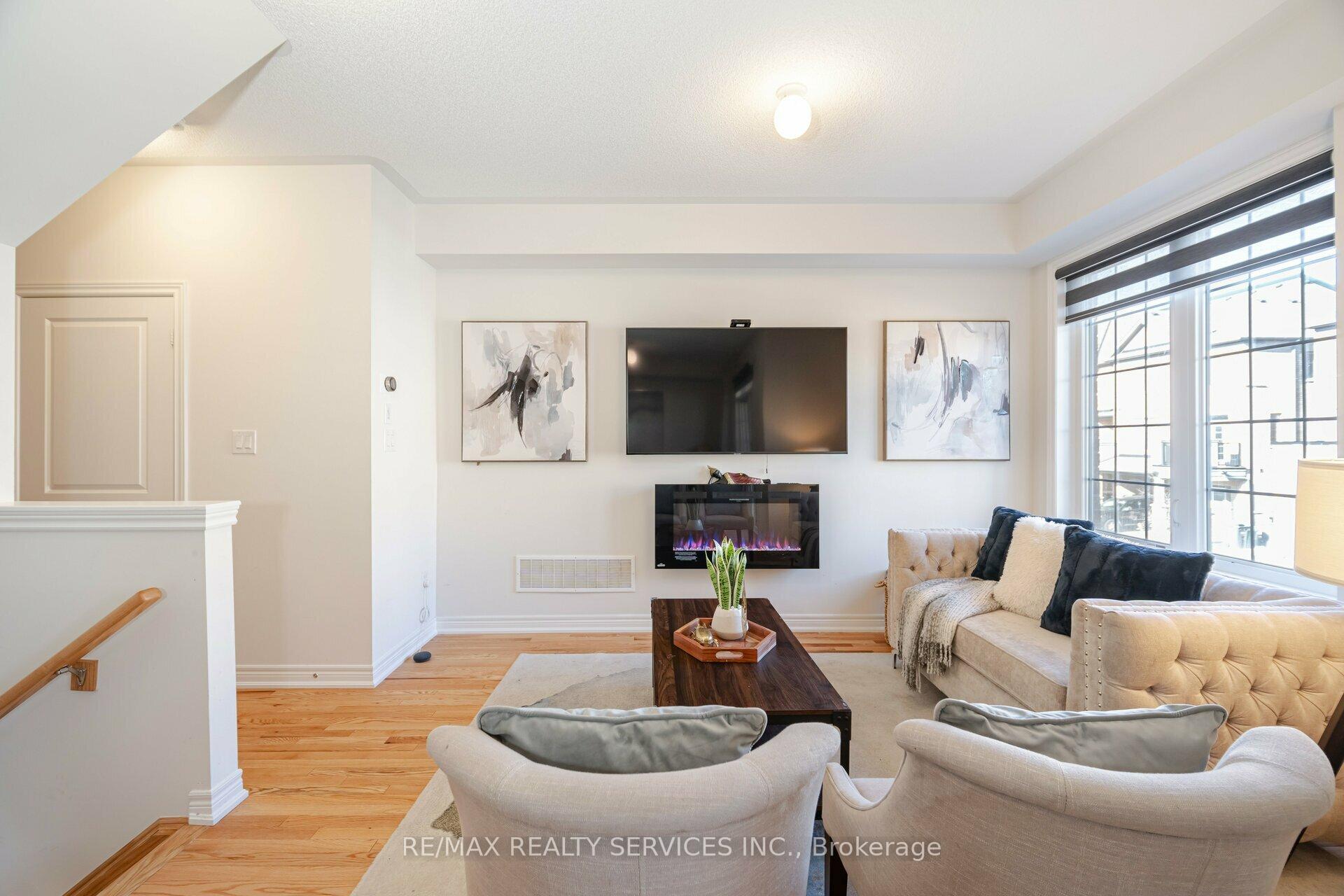Photo 11 of 8 Haymarket Drive, Brampton, Northwest Brampton — HOMEH