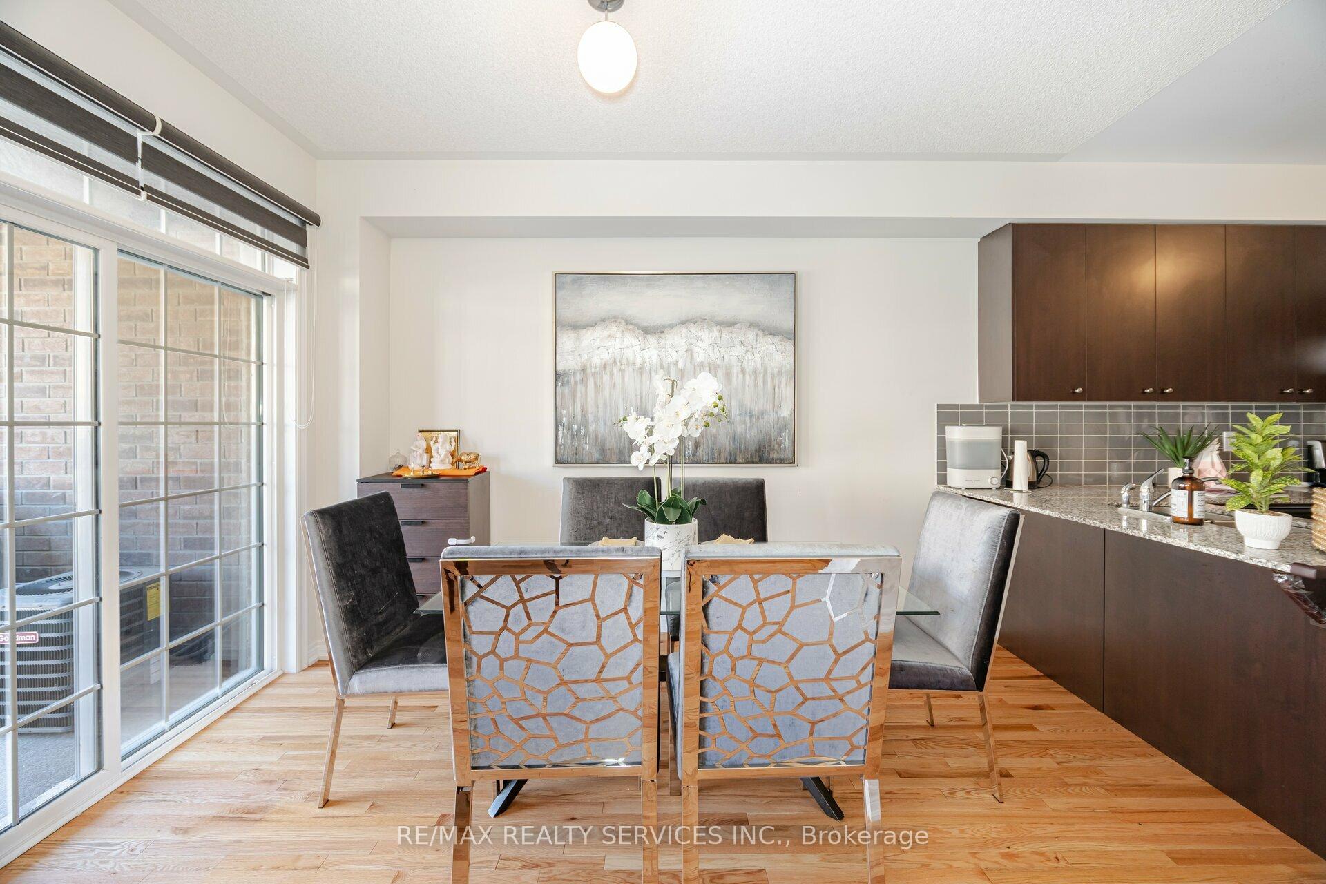 Photo 9 of 8 Haymarket Drive, Brampton, Northwest Brampton — HOMEH