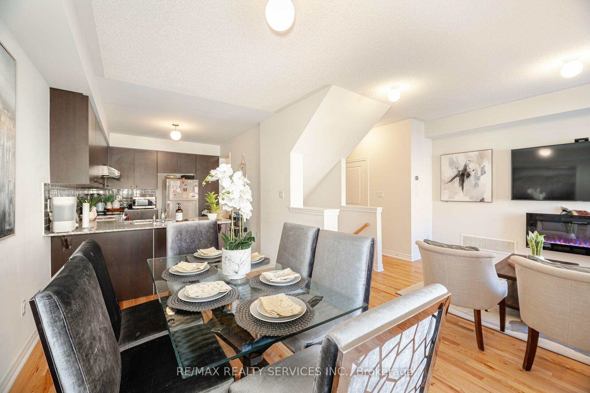 Photo 10 of 8 Haymarket Drive, Brampton, Northwest Brampton — HOMEH