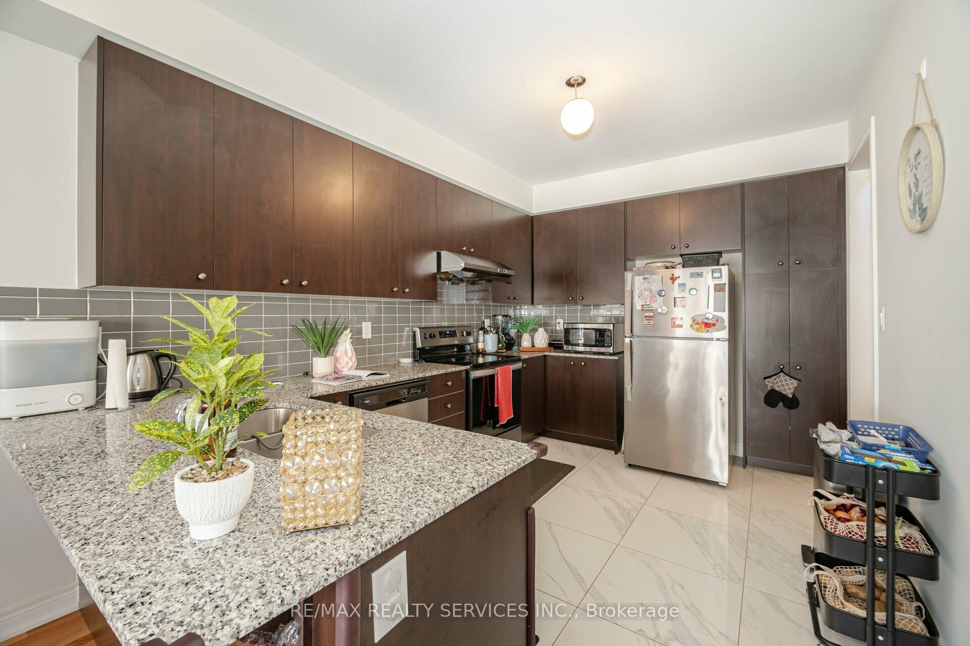 Photo 13 of 8 Haymarket Drive, Brampton, Northwest Brampton — HOMEH