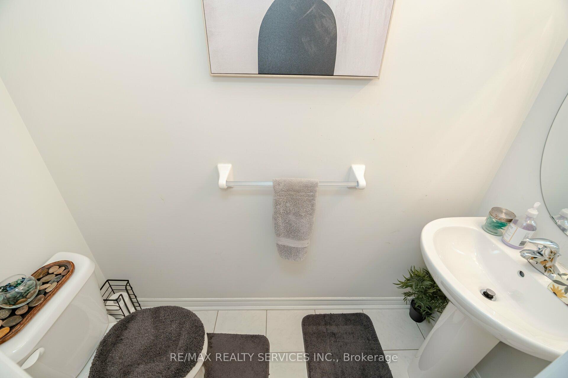 Photo 16 of 8 Haymarket Drive, Brampton, Northwest Brampton — HOMEH
