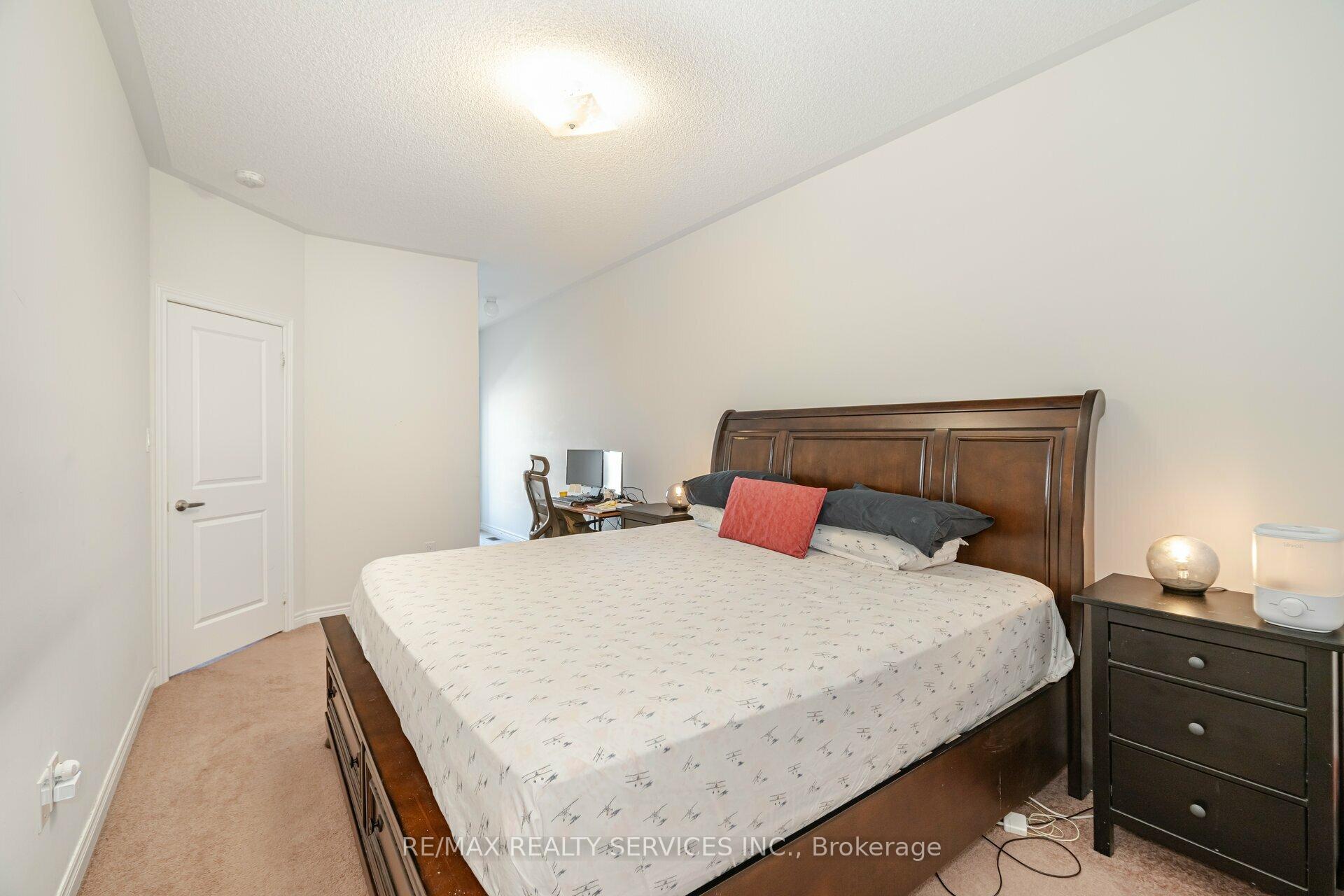 Photo 17 of 8 Haymarket Drive, Brampton, Northwest Brampton — HOMEH