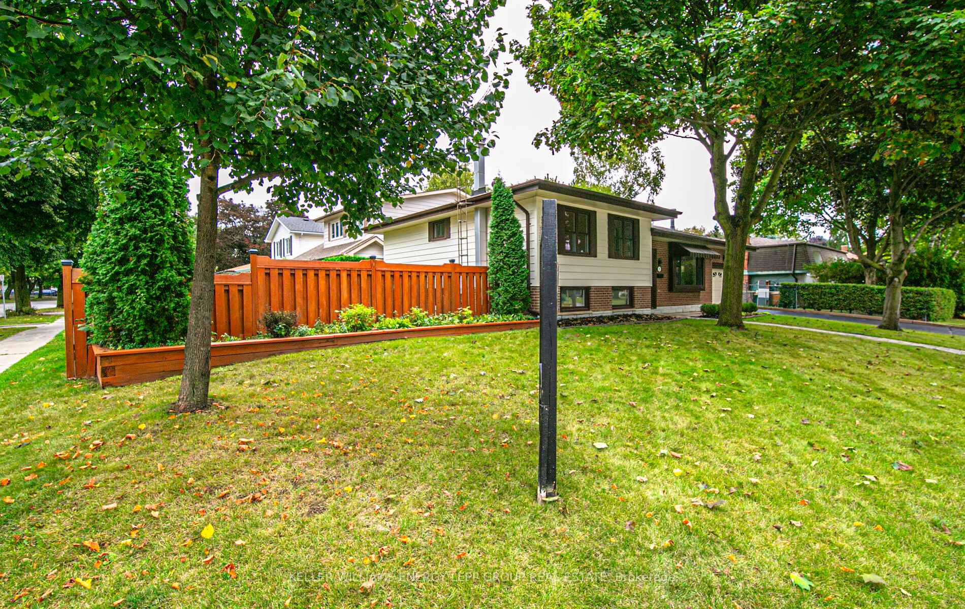 Photo 18 of 29 Michael Boulevard, Whitby, Lynde Creek — HOMEH