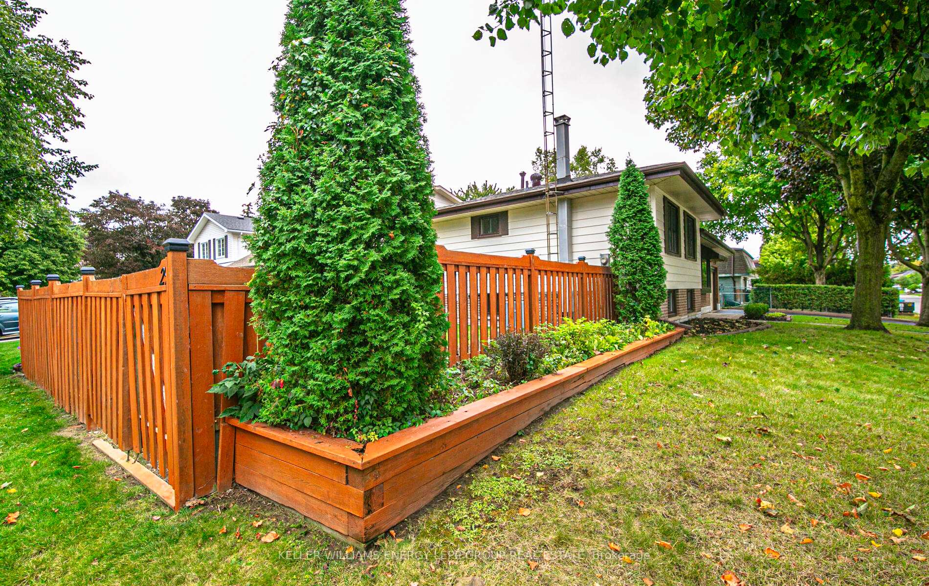 Photo 11 of 29 Michael Boulevard, Whitby, Lynde Creek — HOMEH