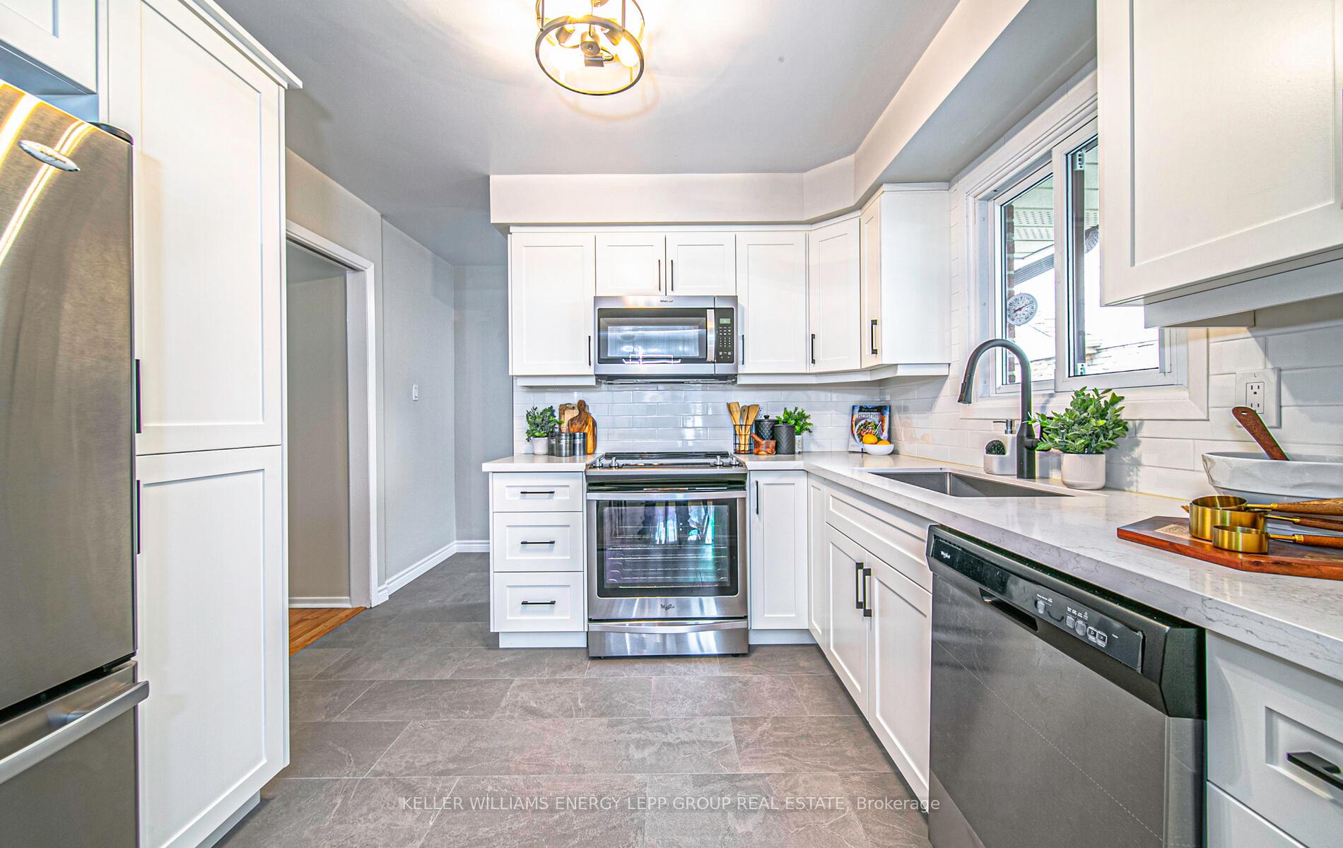 Photo 10 of 29 Michael Boulevard, Whitby, Lynde Creek — HOMEH
