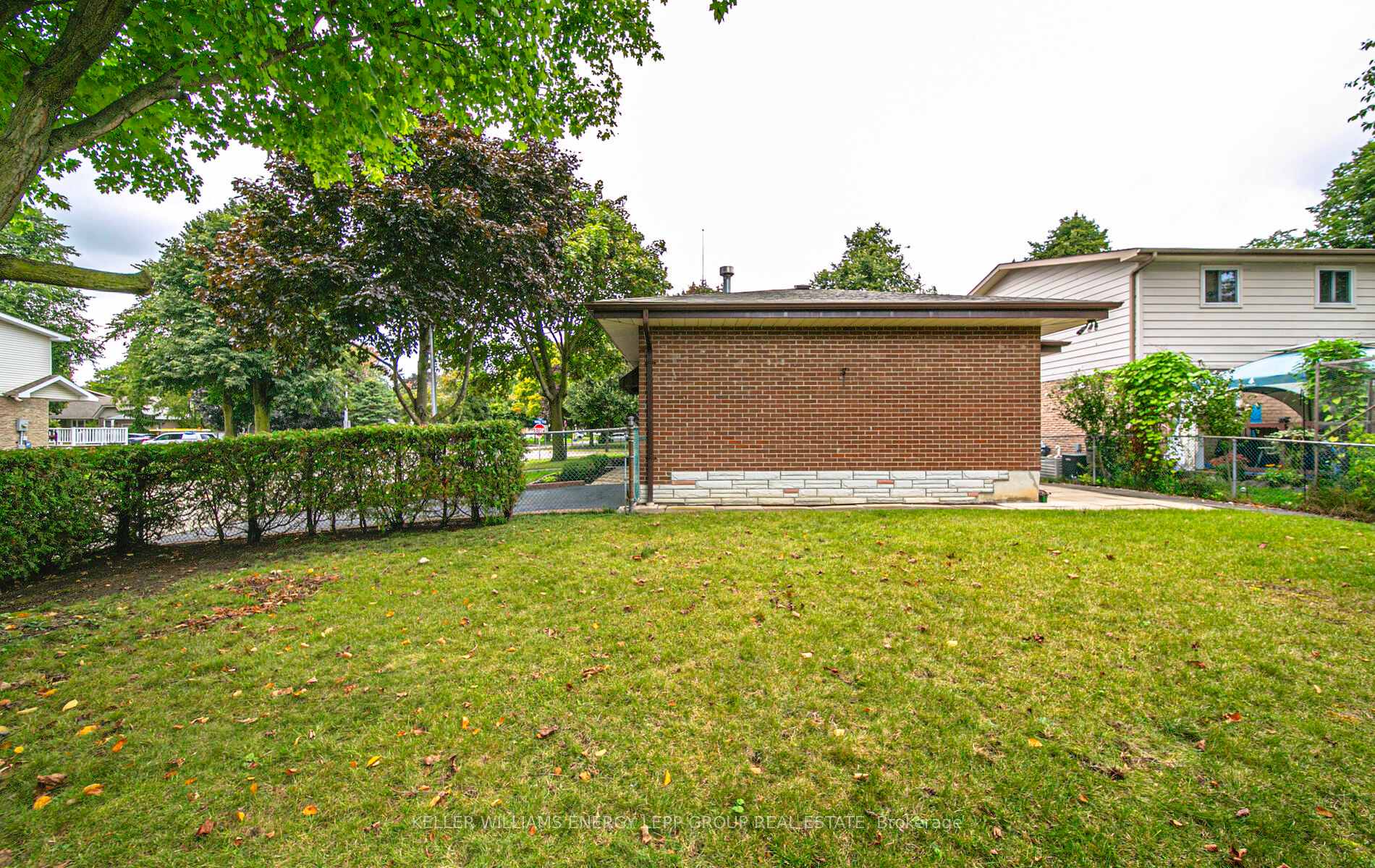Photo 19 of 29 Michael Boulevard, Whitby, Lynde Creek — HOMEH