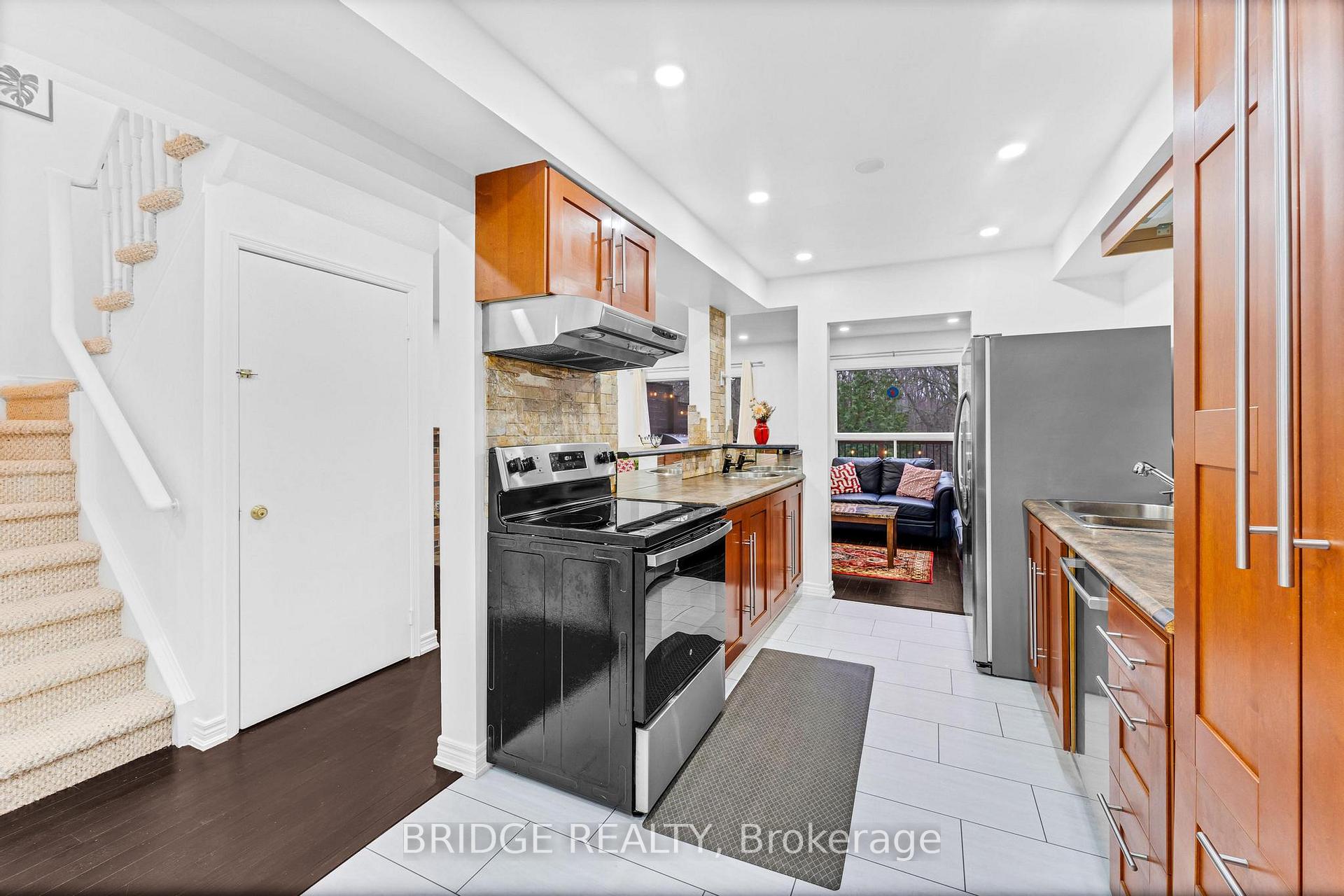 Photo 15 of 61 D'Aubigny Road W, Brantford, West Brant — HOMEH