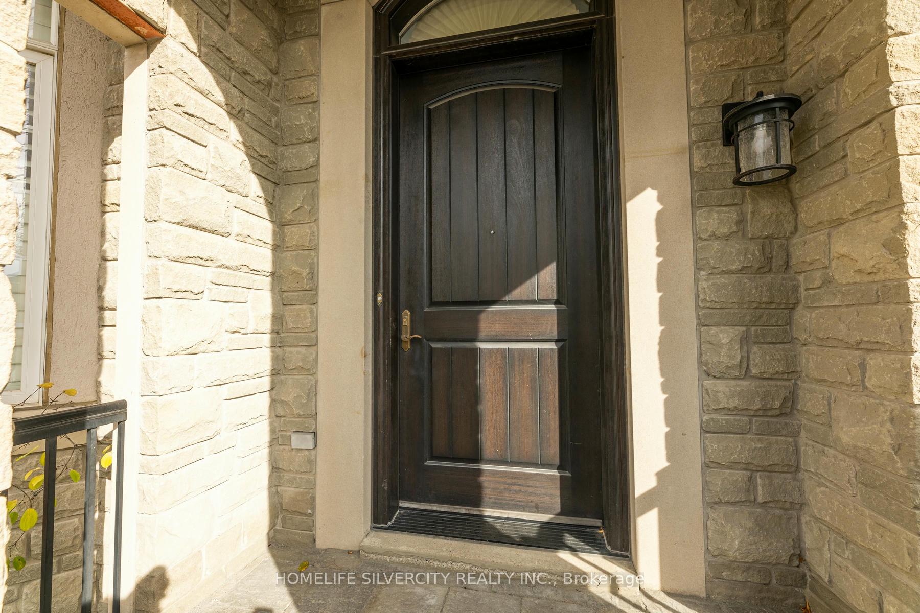 Photo 2 of 46 Eaglesprings Crescent, Brampton, Bram East — HOMEH