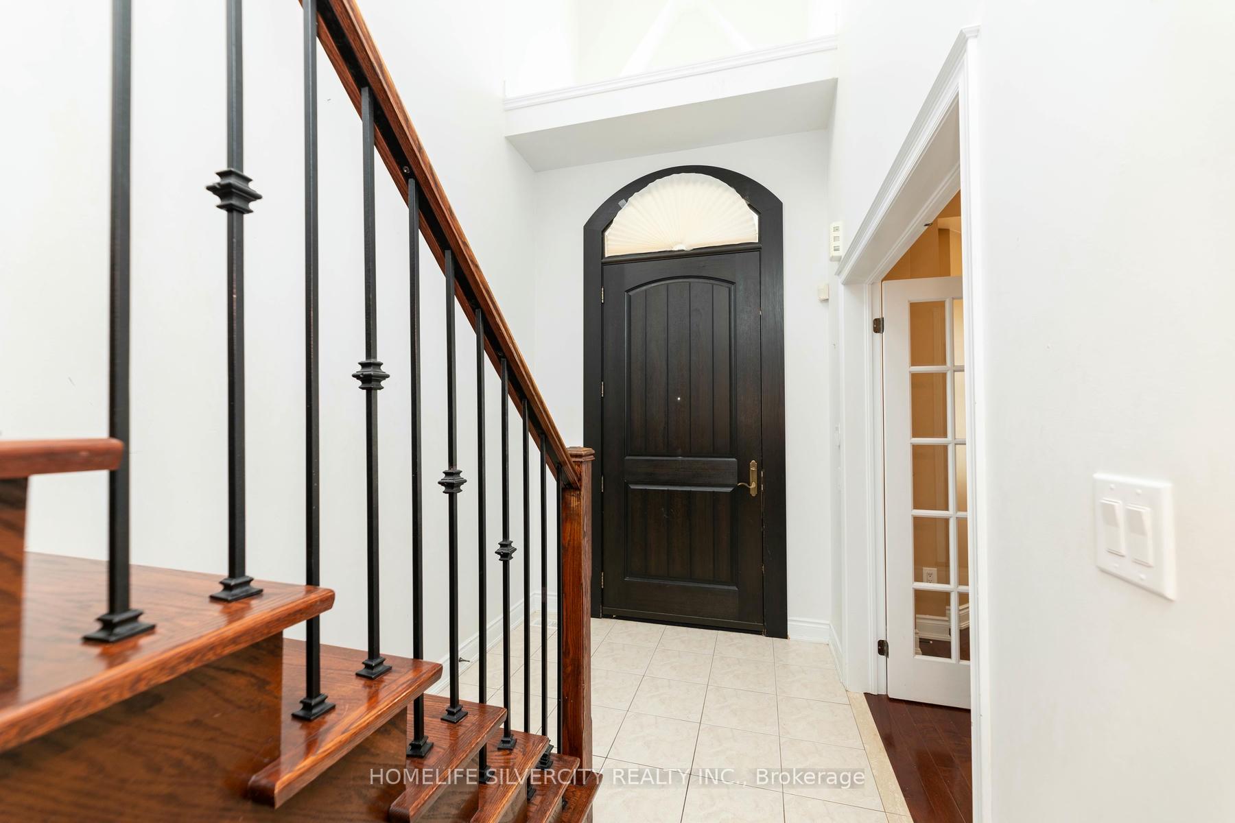 Photo 3 of 46 Eaglesprings Crescent, Brampton, Bram East — HOMEH