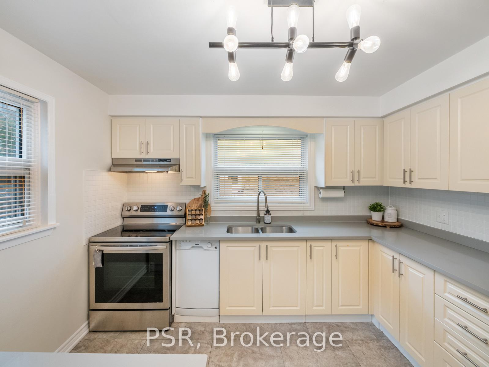 Photo 10 of 1158 Venus Crescent, Oshawa, Lakeview — HOMEH
