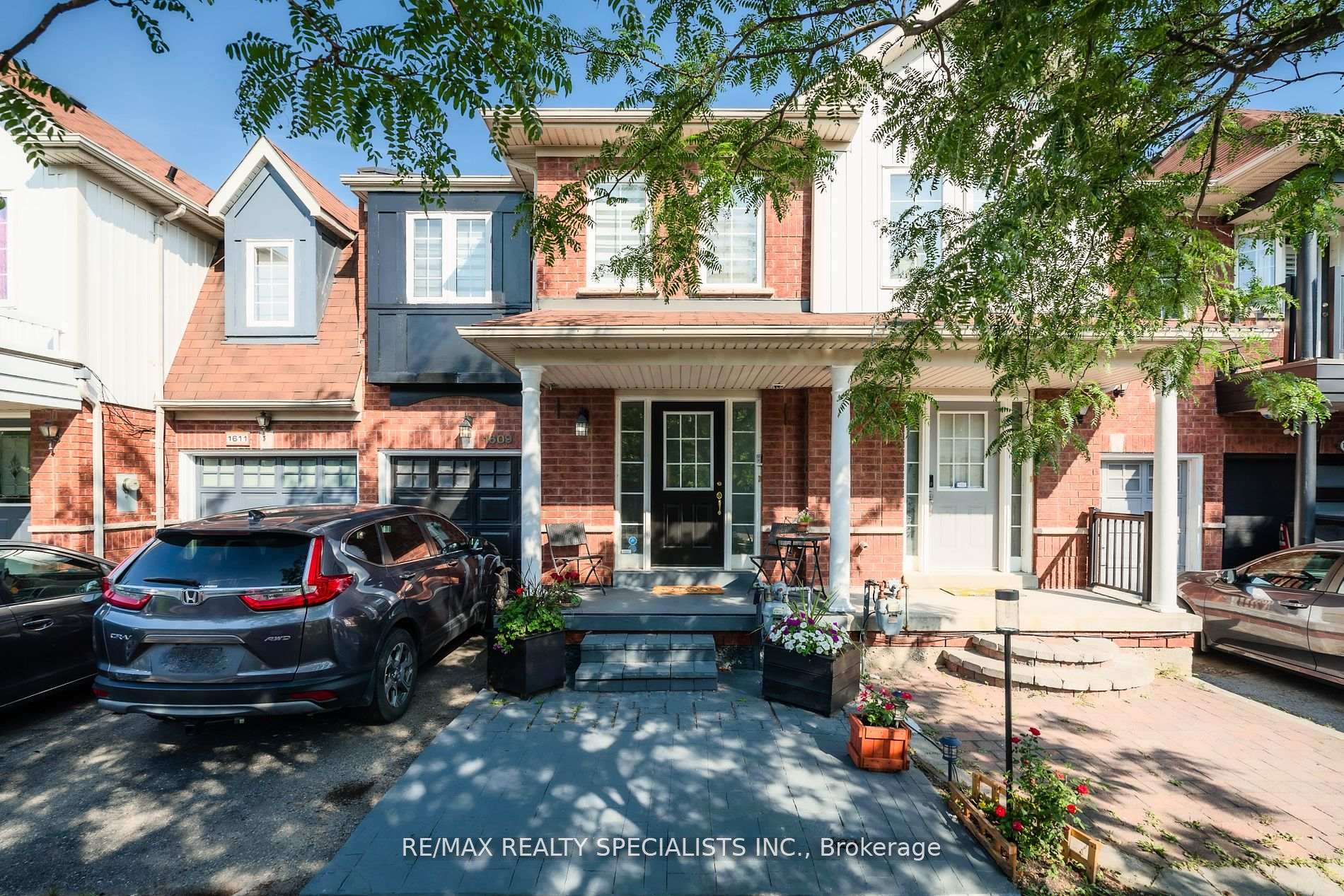 Front of 1609 Avonmore Square