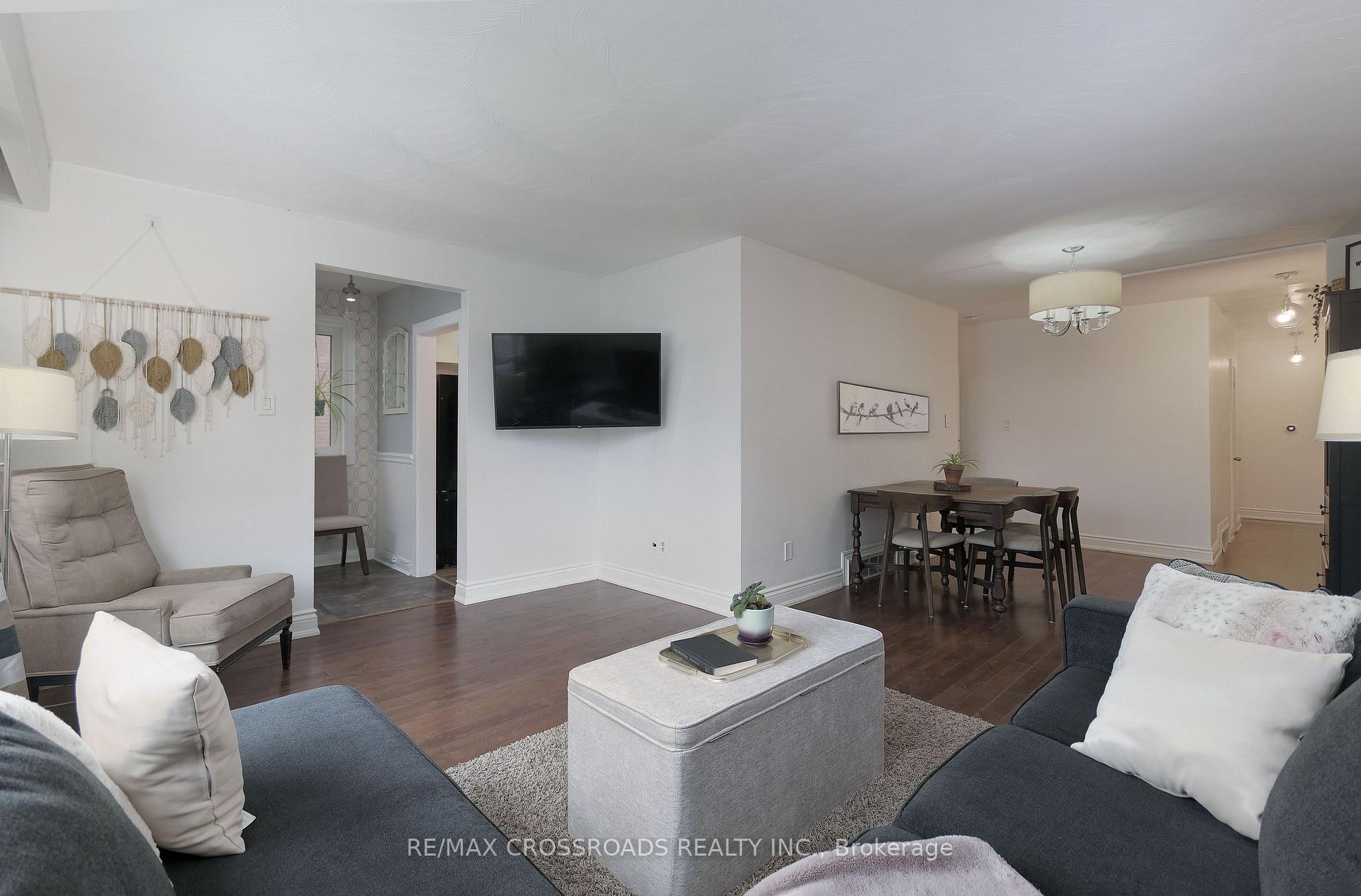 Photo 7 of 3677 St Clair Avenue, Scarborough, Cliffcrest — HOMEH