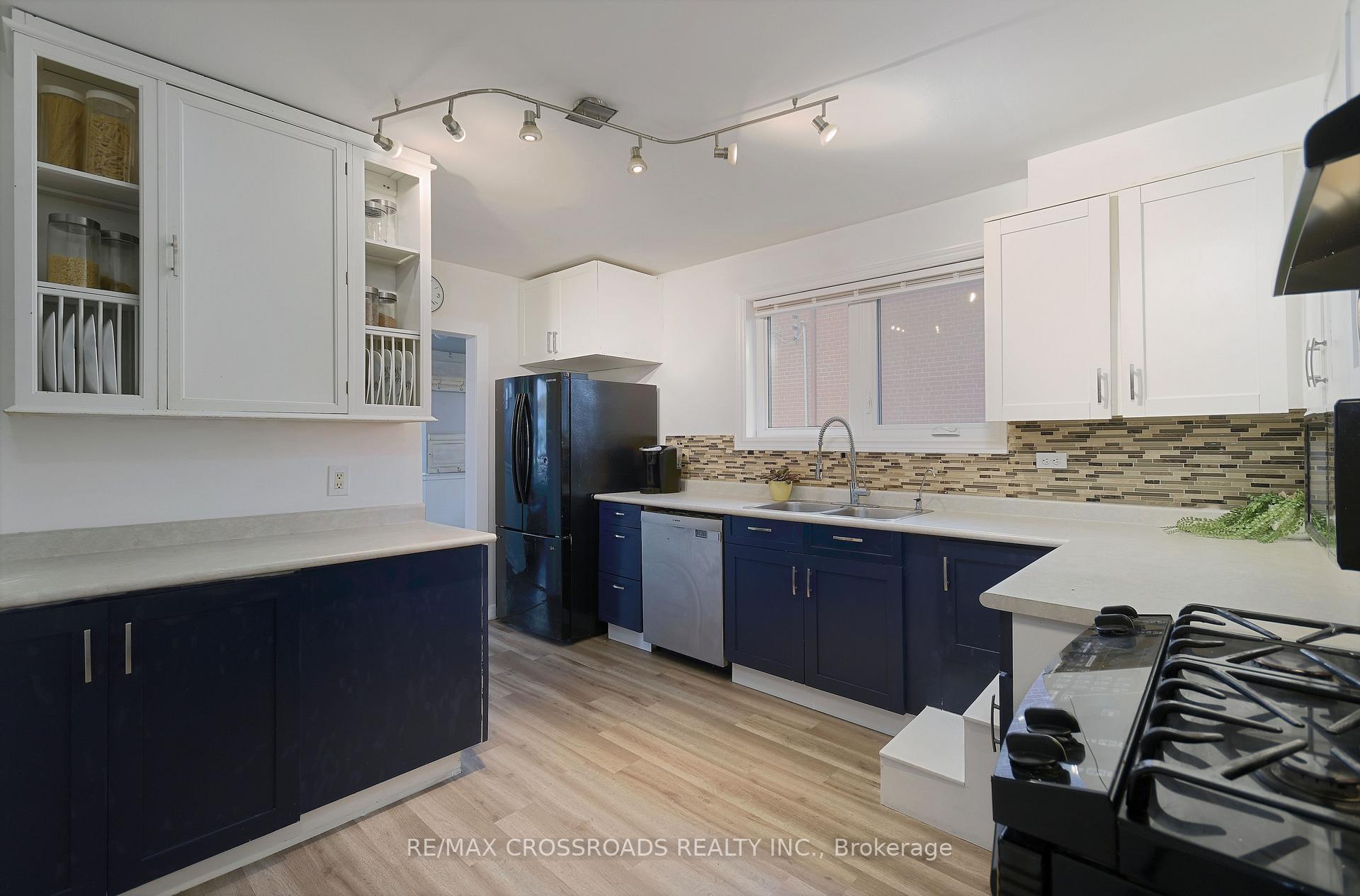 Photo 2 of 3677 St Clair Avenue, Scarborough, Cliffcrest — HOMEH