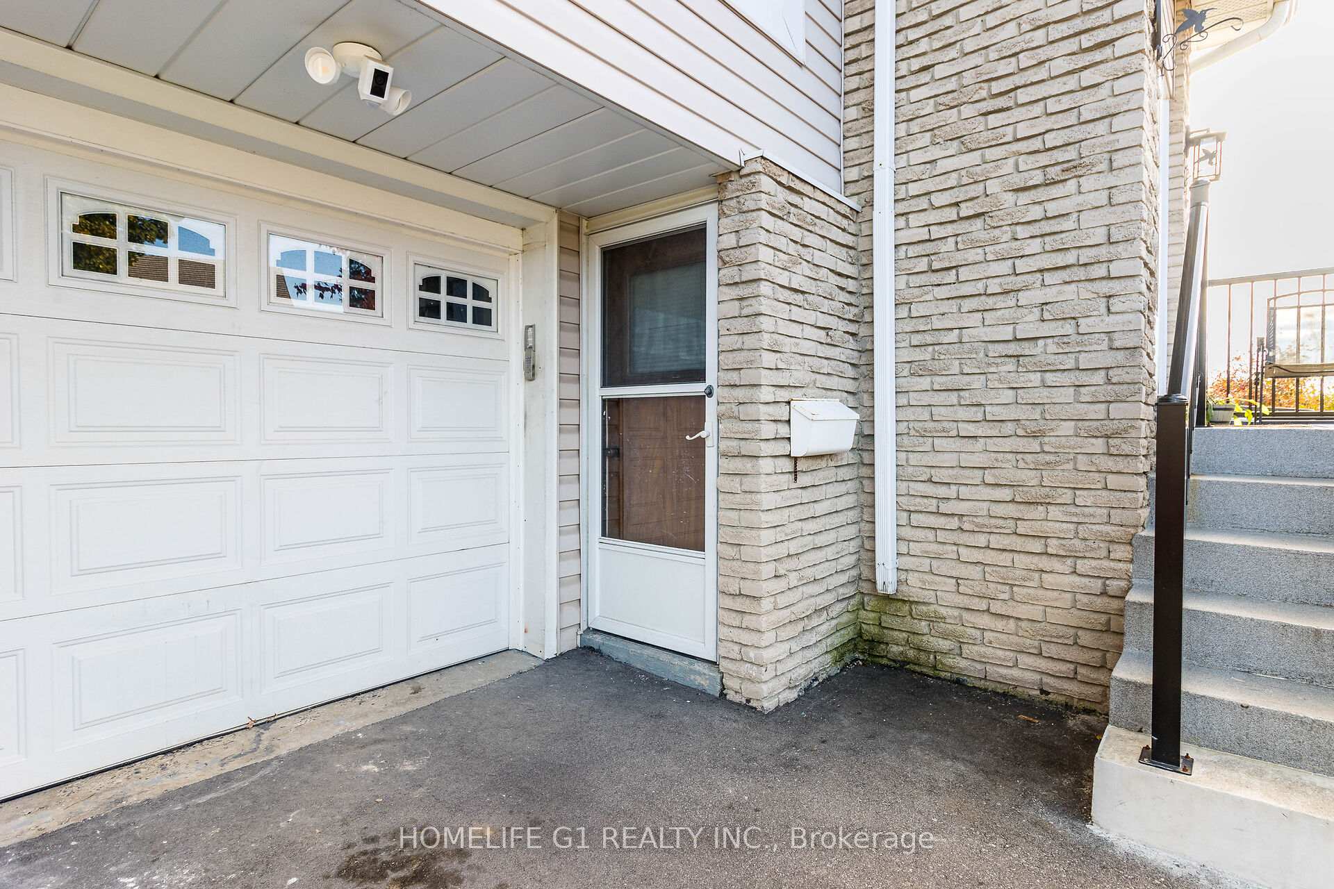 Photo 3 of 86 Primrose Crescent, Brampton, Heart Lake — HOMEH