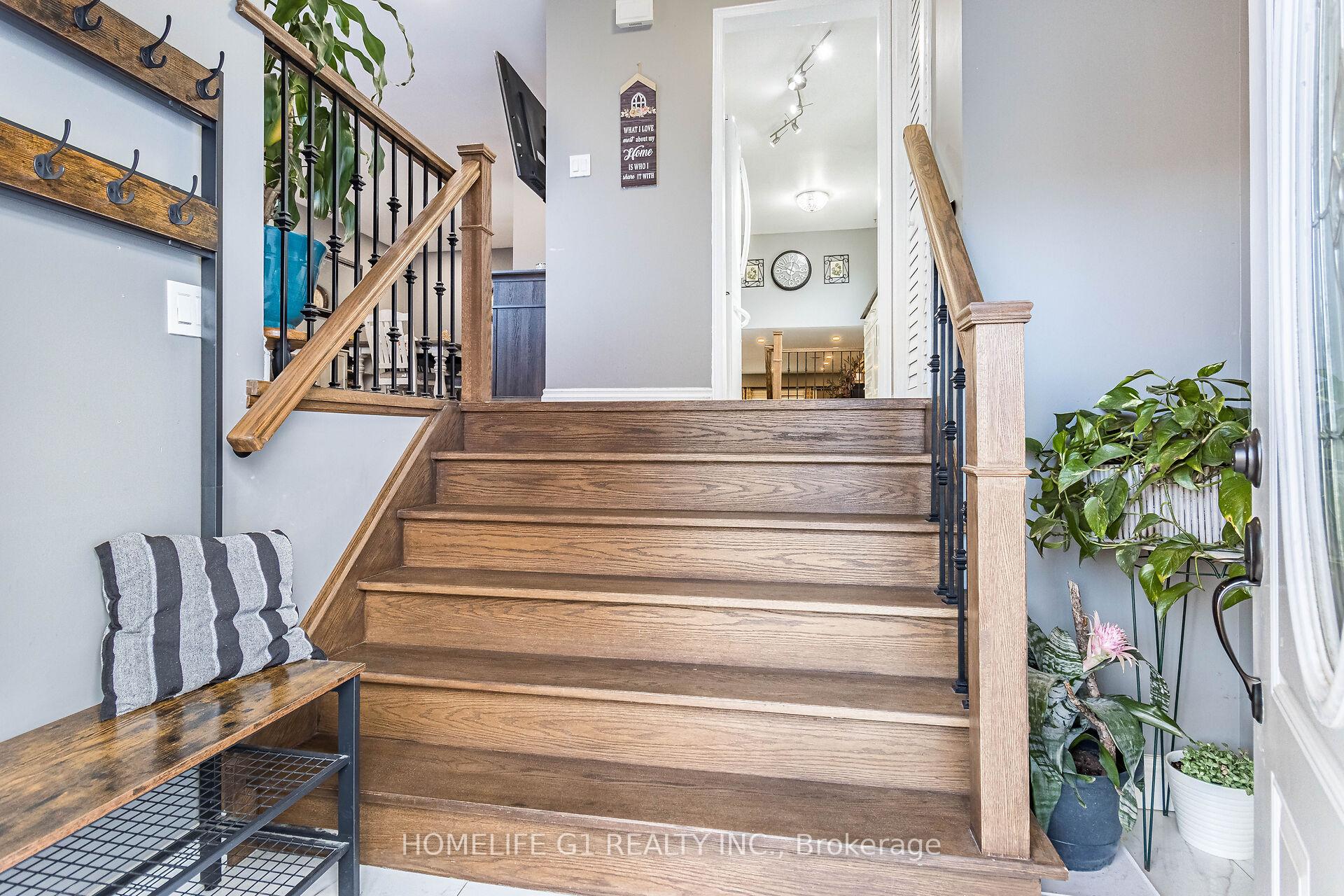 Photo 2 of 86 Primrose Crescent, Brampton, Heart Lake — HOMEH