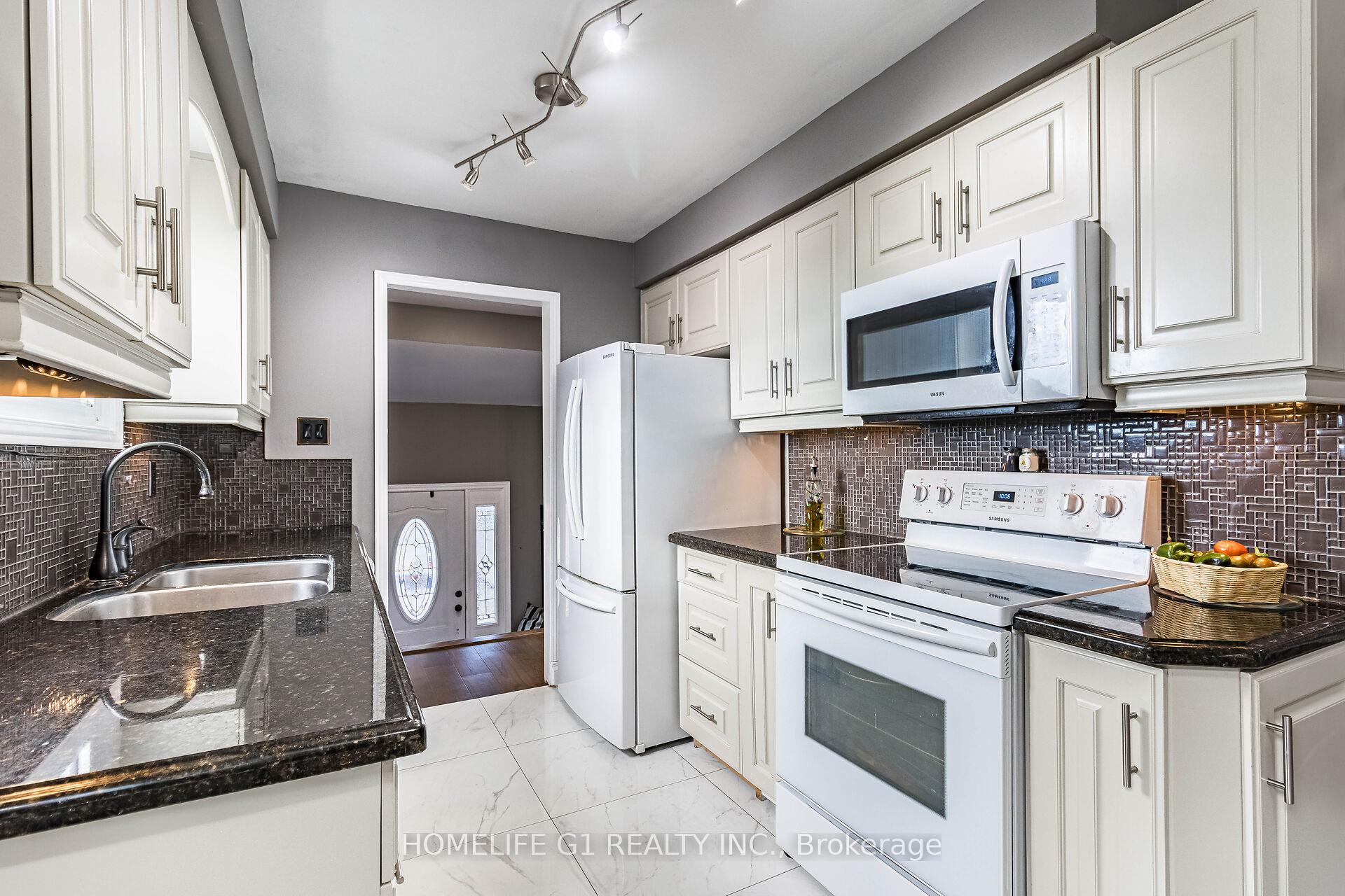 Photo 10 of 86 Primrose Crescent, Brampton, Heart Lake — HOMEH