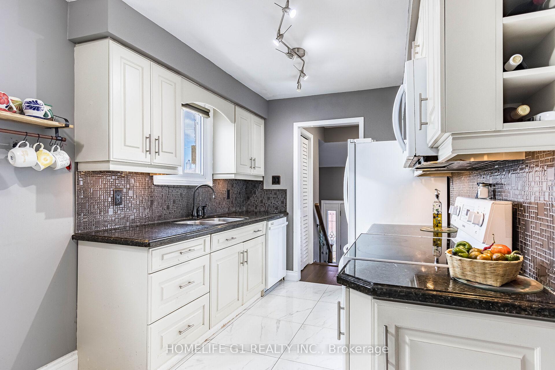 Photo 5 of 86 Primrose Crescent, Brampton, Heart Lake — HOMEH