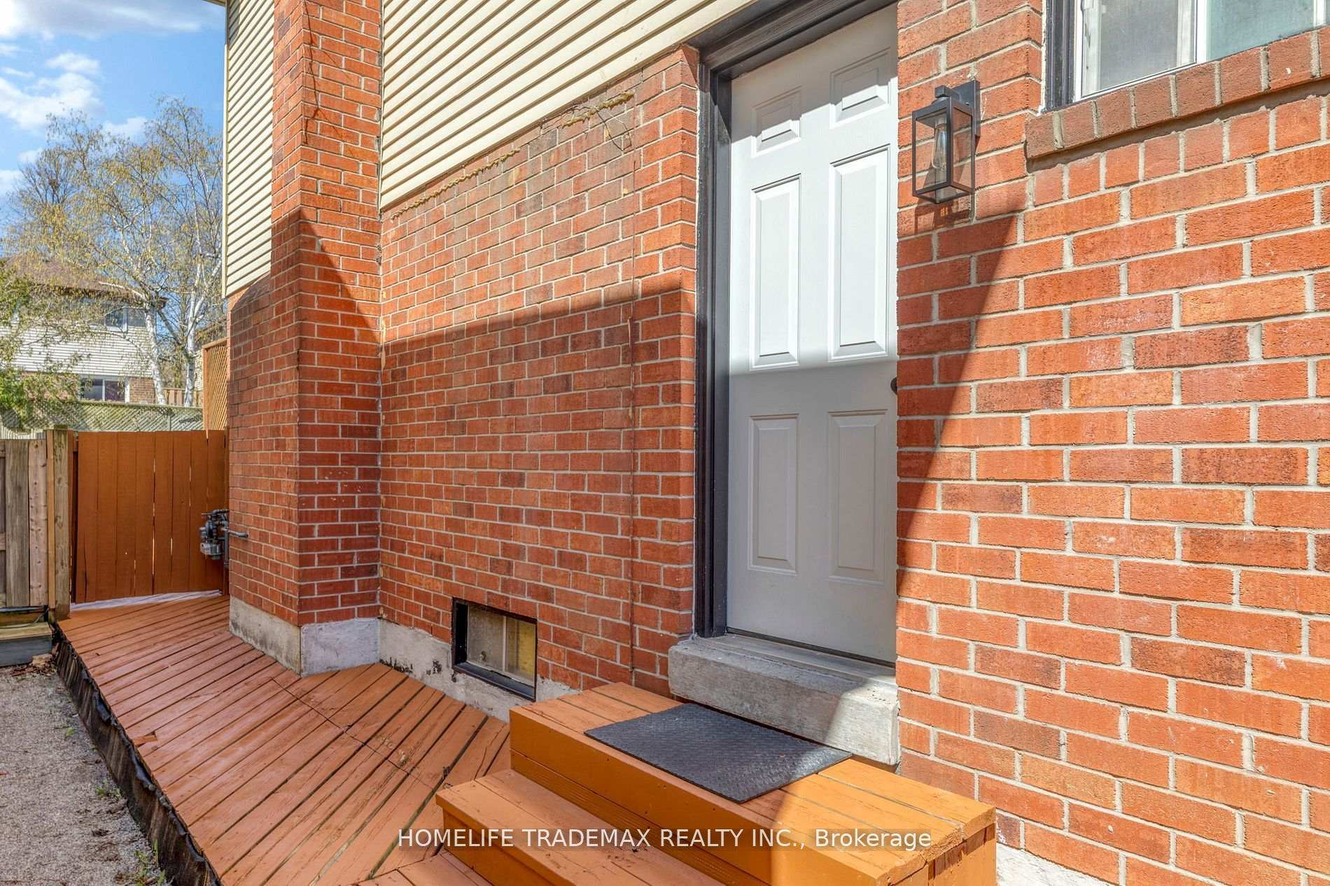 Photo 5 of 1184 Pebblestone Crescent, Pickering, Liverpool — HOMEH