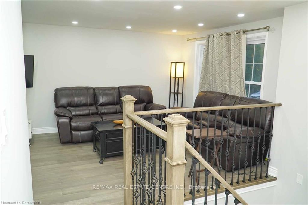 Photo 9 of 11 Wheatfield Crescent, Kitchener — HOMEH
