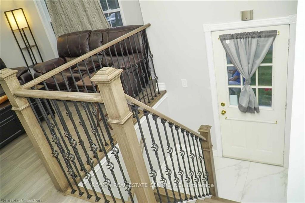 Photo 10 of 11 Wheatfield Crescent, Kitchener — HOMEH