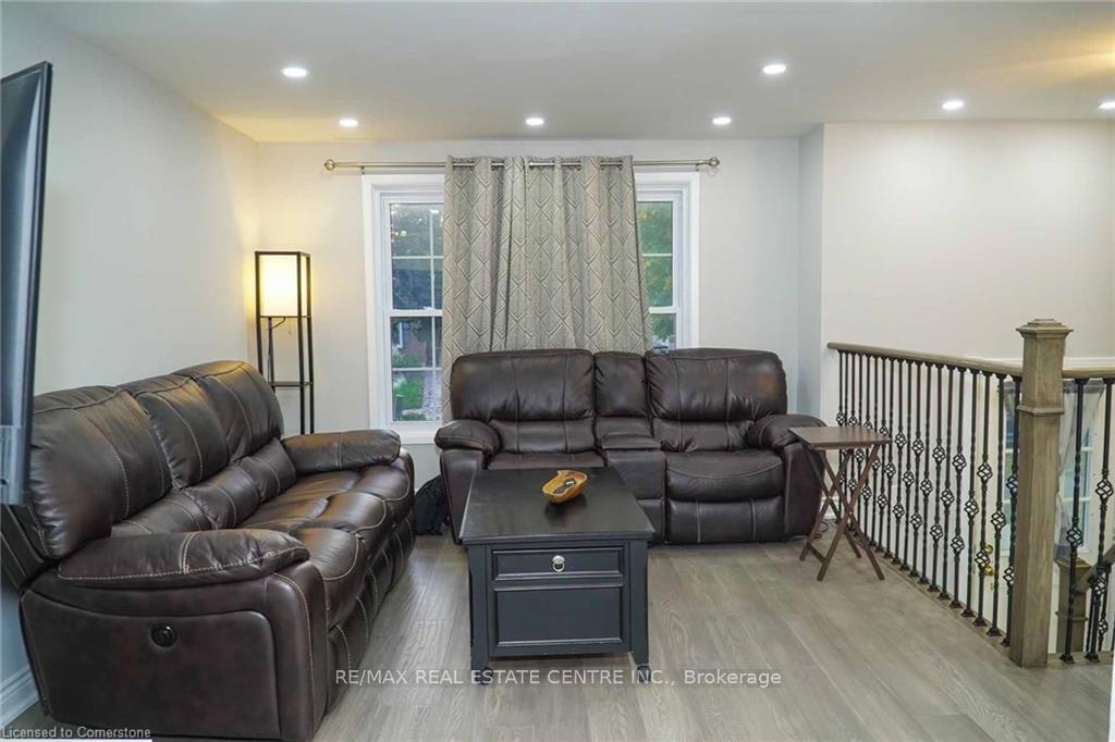Photo 6 of 11 Wheatfield Crescent, Kitchener — HOMEH