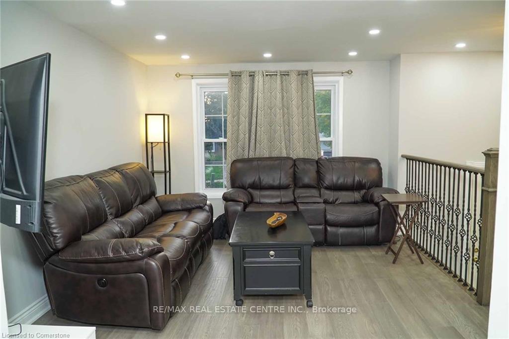 Photo 11 of 11 Wheatfield Crescent, Kitchener — HOMEH
