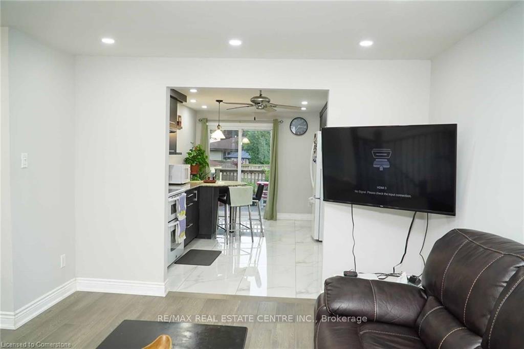 Photo 3 of 11 Wheatfield Crescent, Kitchener — HOMEH