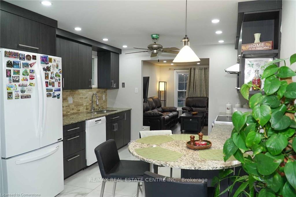 Photo 13 of 11 Wheatfield Crescent, Kitchener — HOMEH