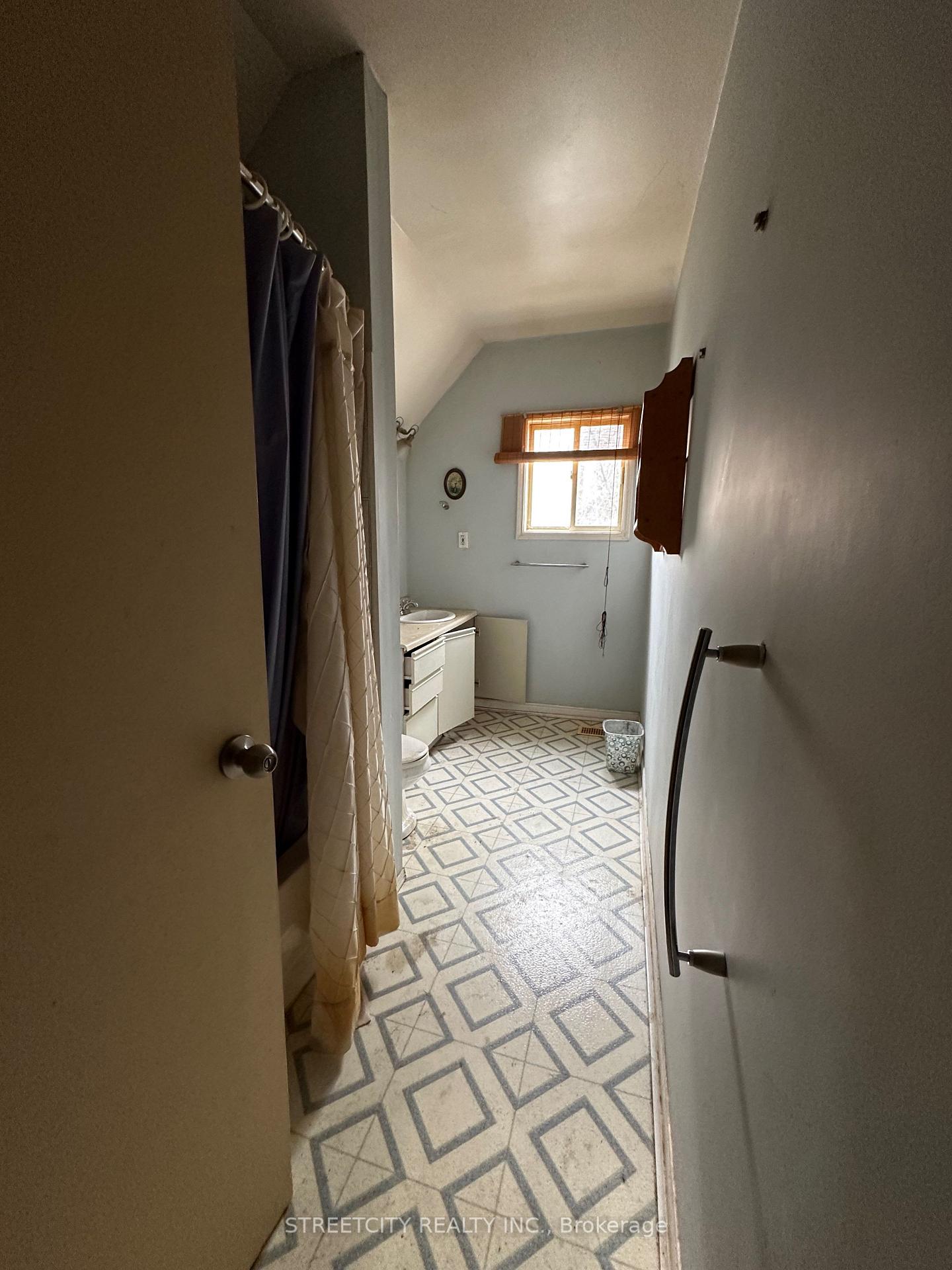 Photo 6 of 2375 Boswell Street, St. Clair — HOMEH
