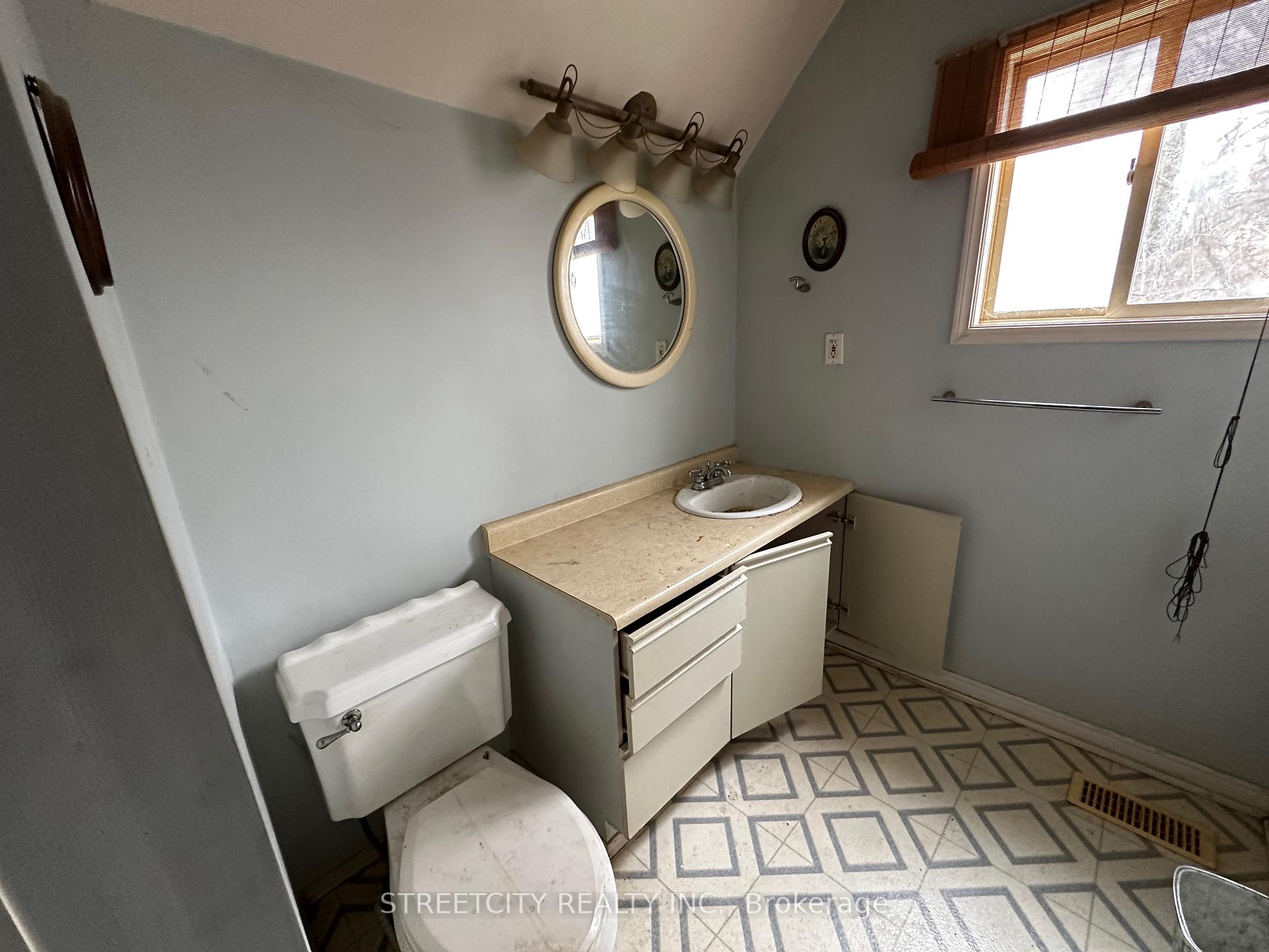 Photo 15 of 2375 Boswell Street, St. Clair — HOMEH