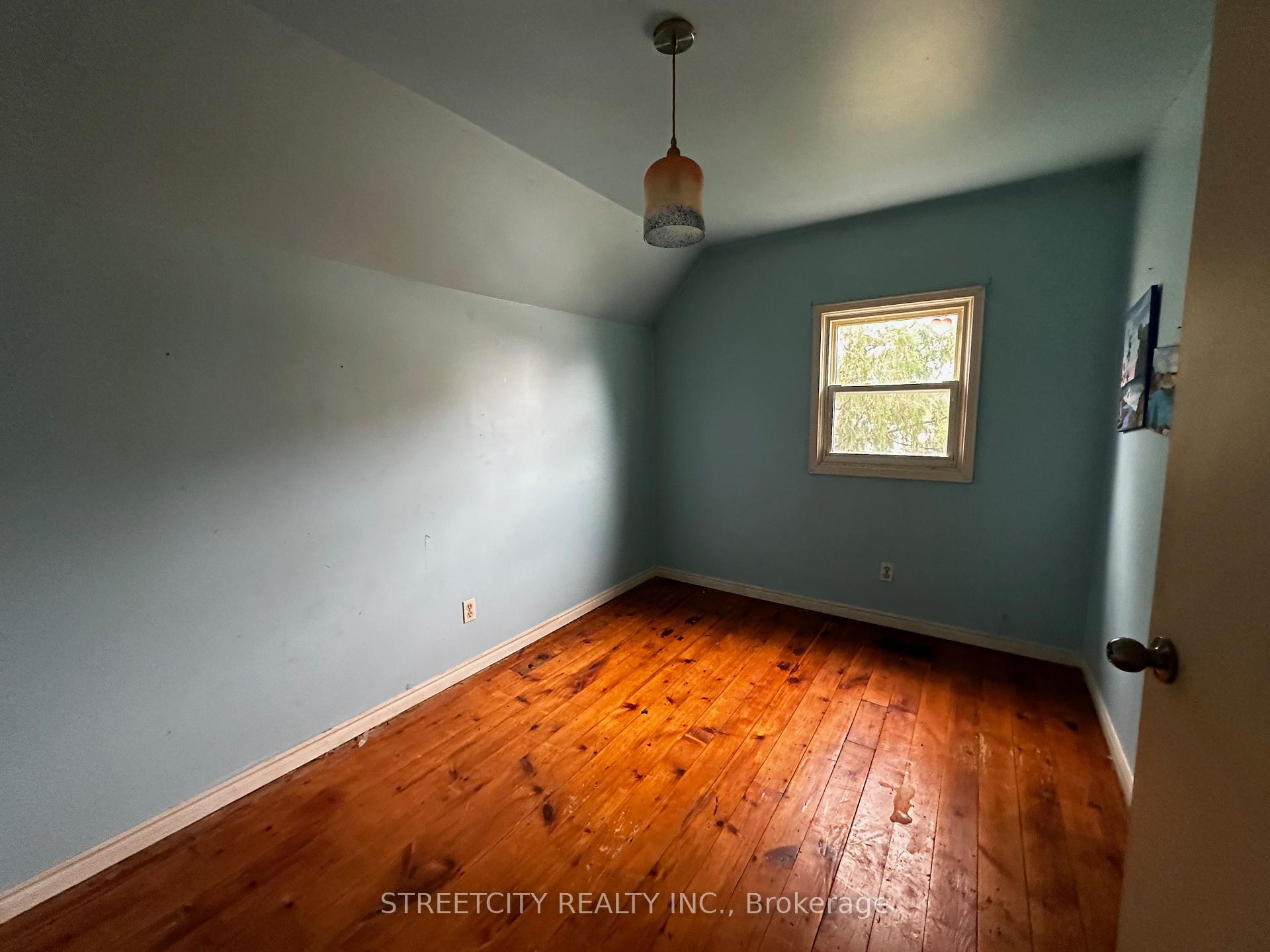 Photo 11 of 2375 Boswell Street, St. Clair — HOMEH
