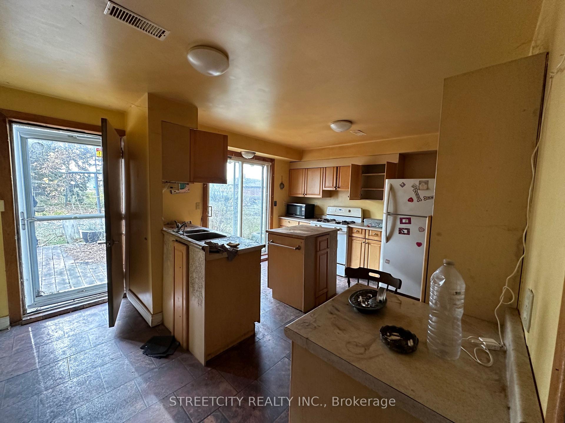 Photo 17 of 2375 Boswell Street, St. Clair — HOMEH
