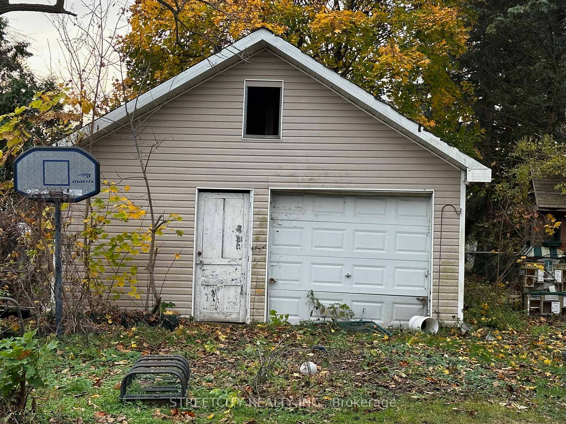 Photo 13 of 2375 Boswell Street, St. Clair — HOMEH