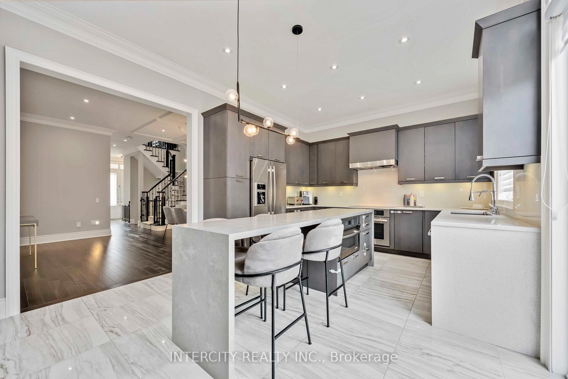 Photo 2 of 40 Garyscholl Road, Vaughan, Vellore Village — HOMEH