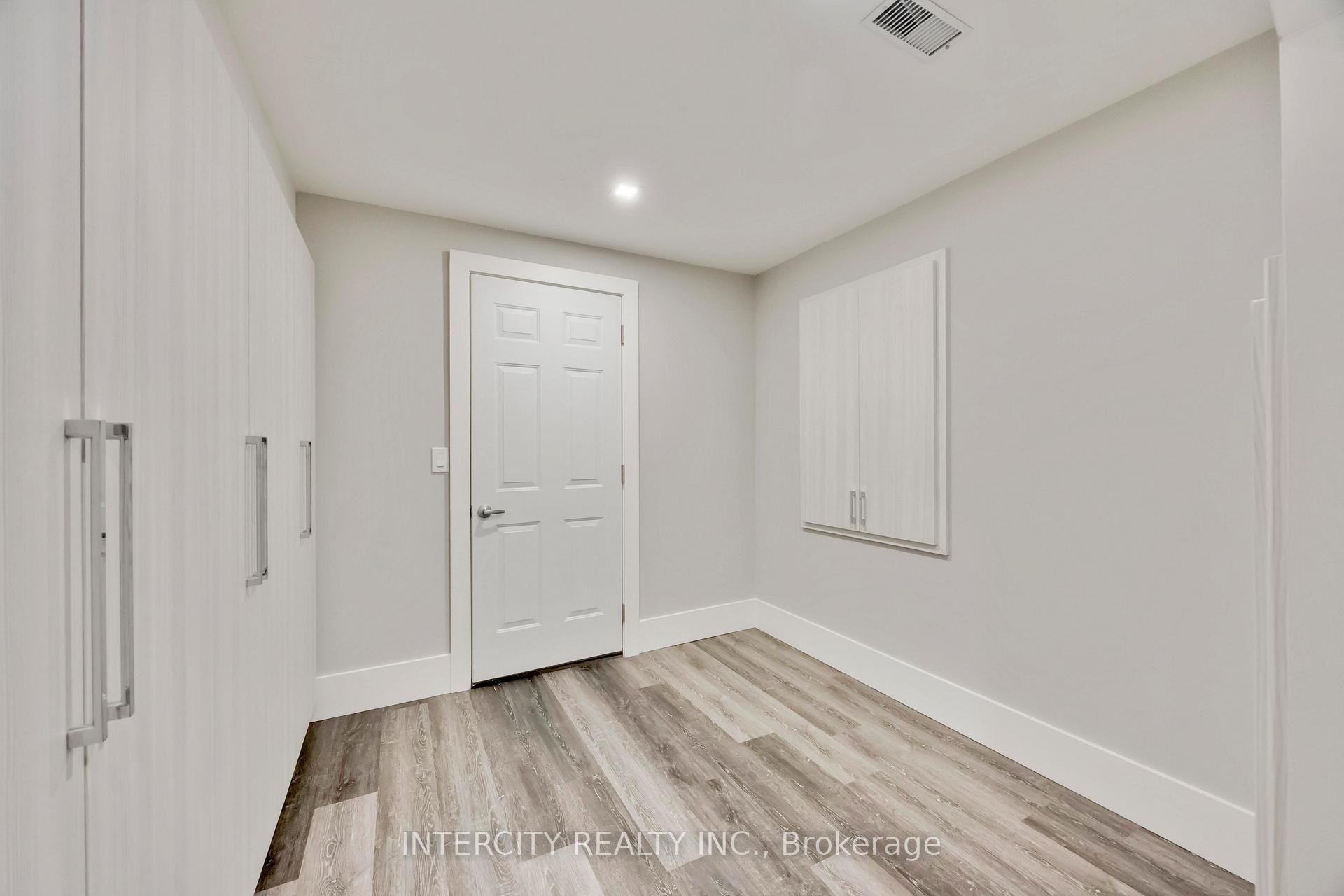 Photo 32 of 40 Garyscholl Road, Vaughan, Vellore Village — HOMEH