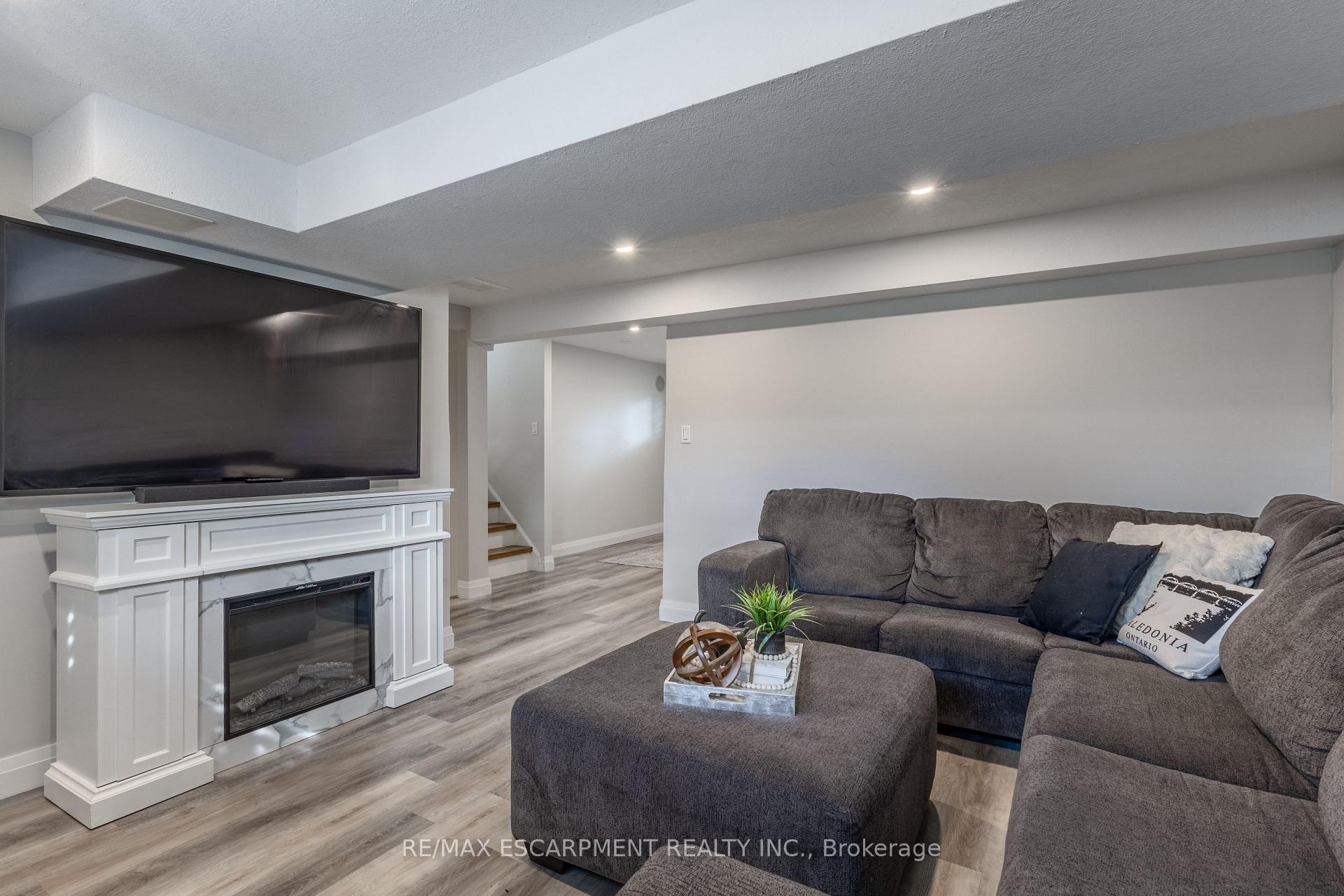 Photo 28 of 89 Dundee Drive, Haldimand — HOMEH