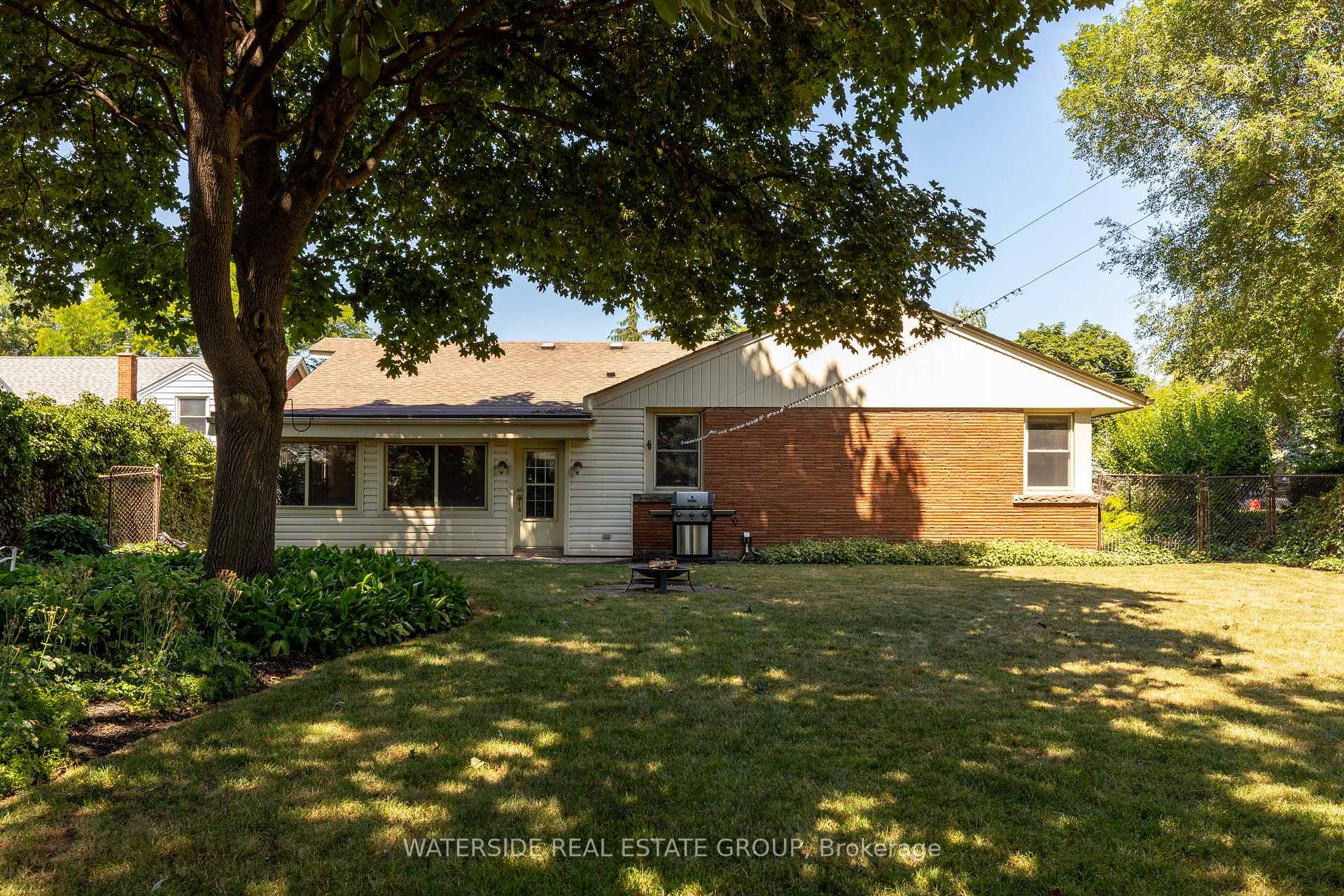 Photo 23 of 20 Mountain Brow Boulevard, Hamilton, Sunninghill — HOMEH