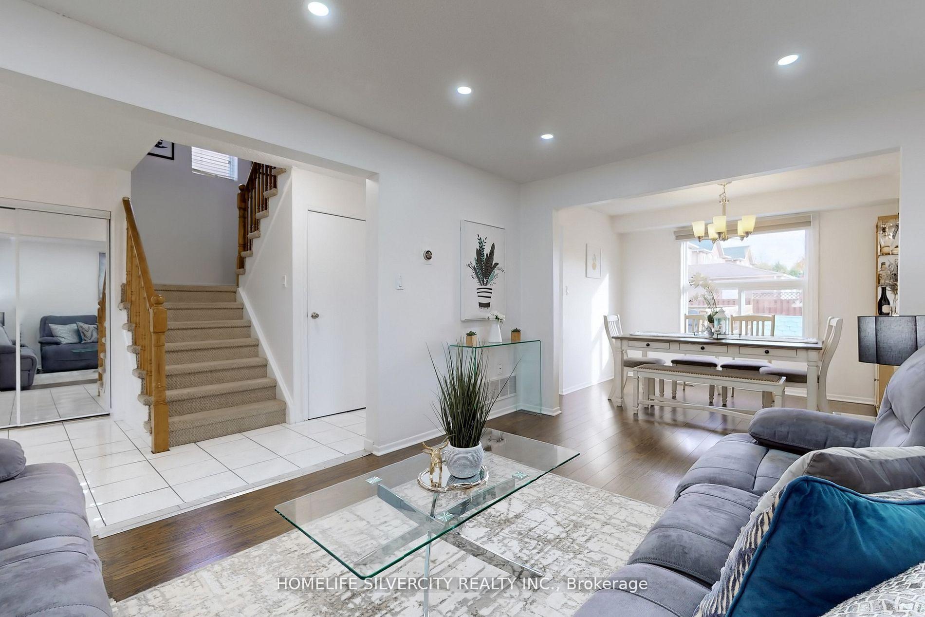 Photo 3 of 24 Norwood Place, Brampton, Westgate — HOMEH