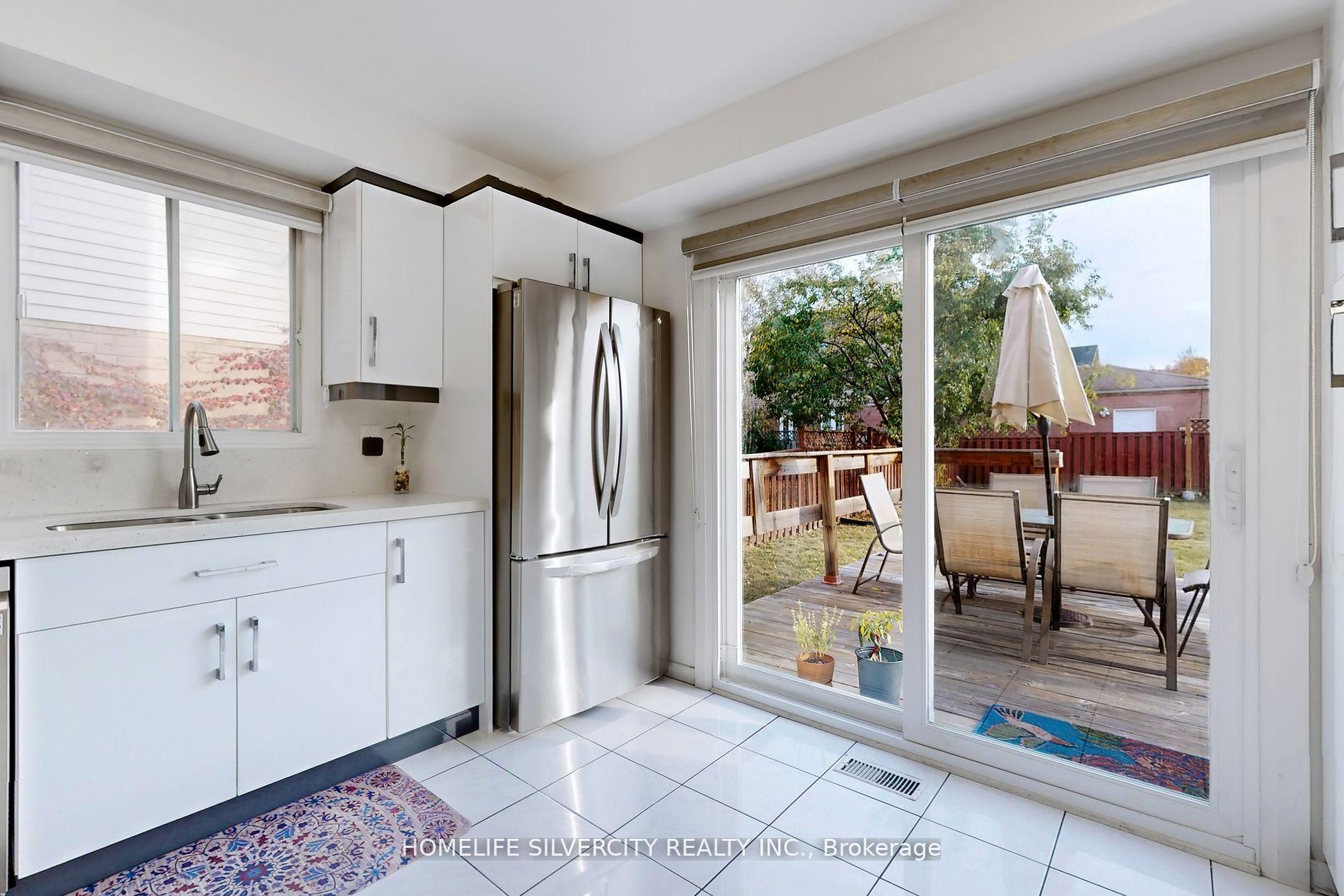 Photo 11 of 24 Norwood Place, Brampton, Westgate — HOMEH