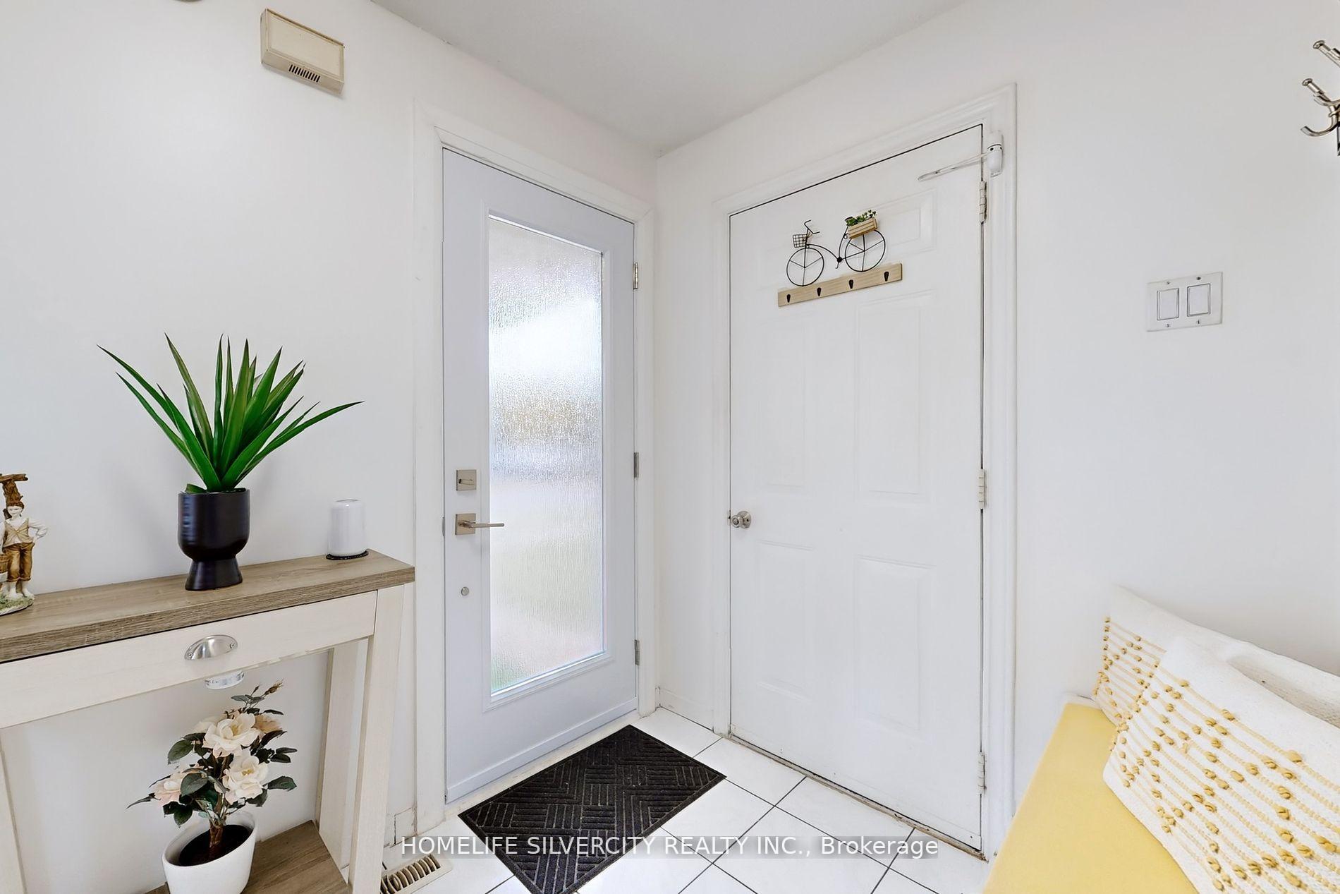 Photo 14 of 24 Norwood Place, Brampton, Westgate — HOMEH
